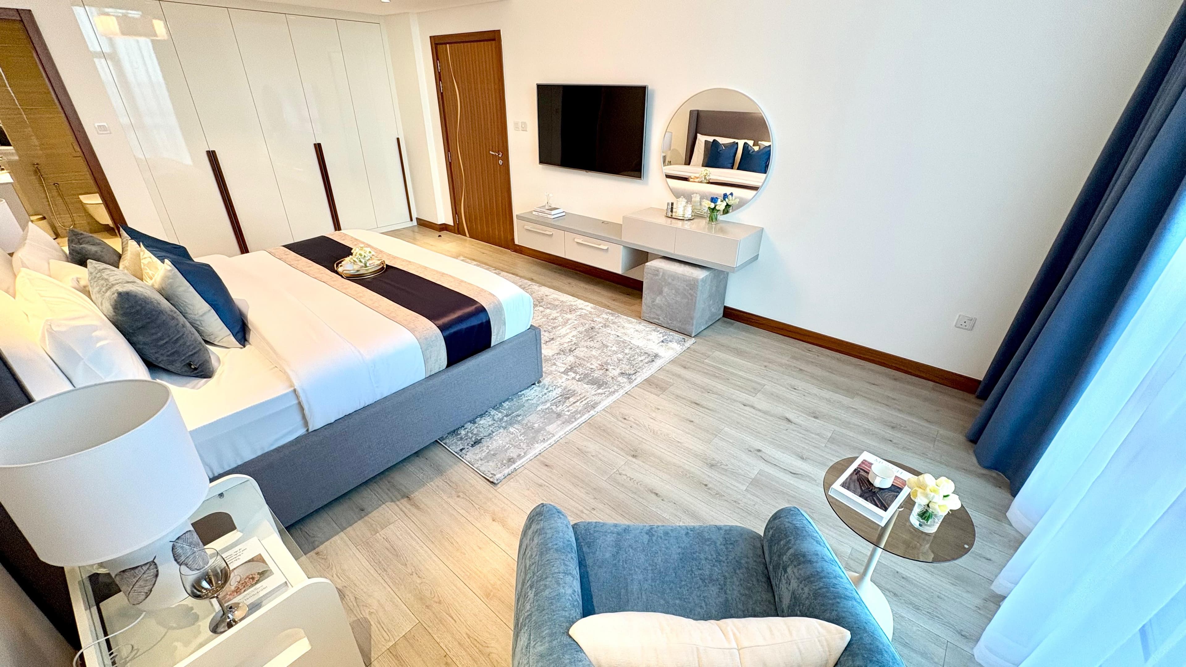 1 BR apartment with sea view and balcony