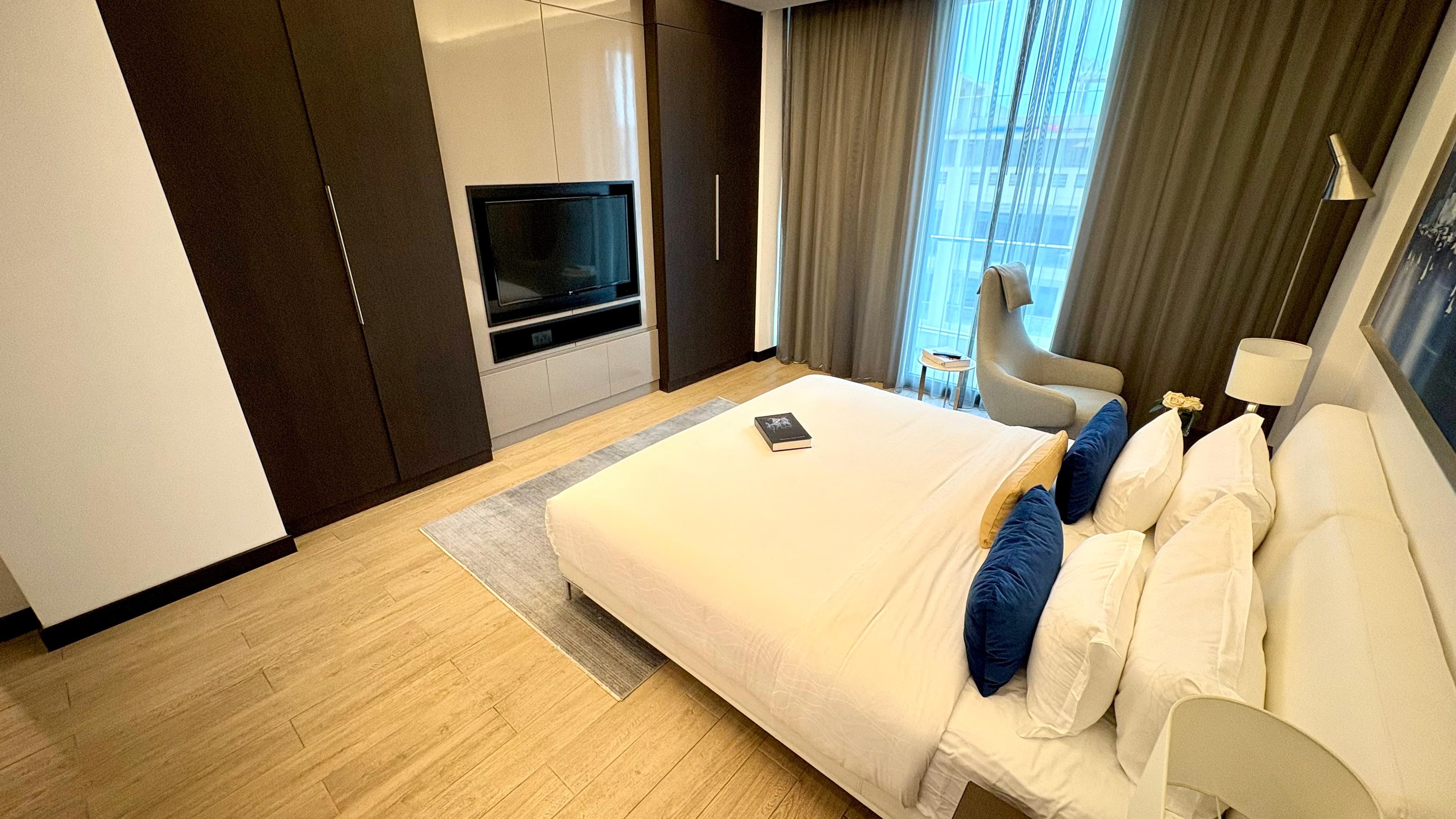 Modern 2BR Apartment | Pool, Gym & Covered Parking