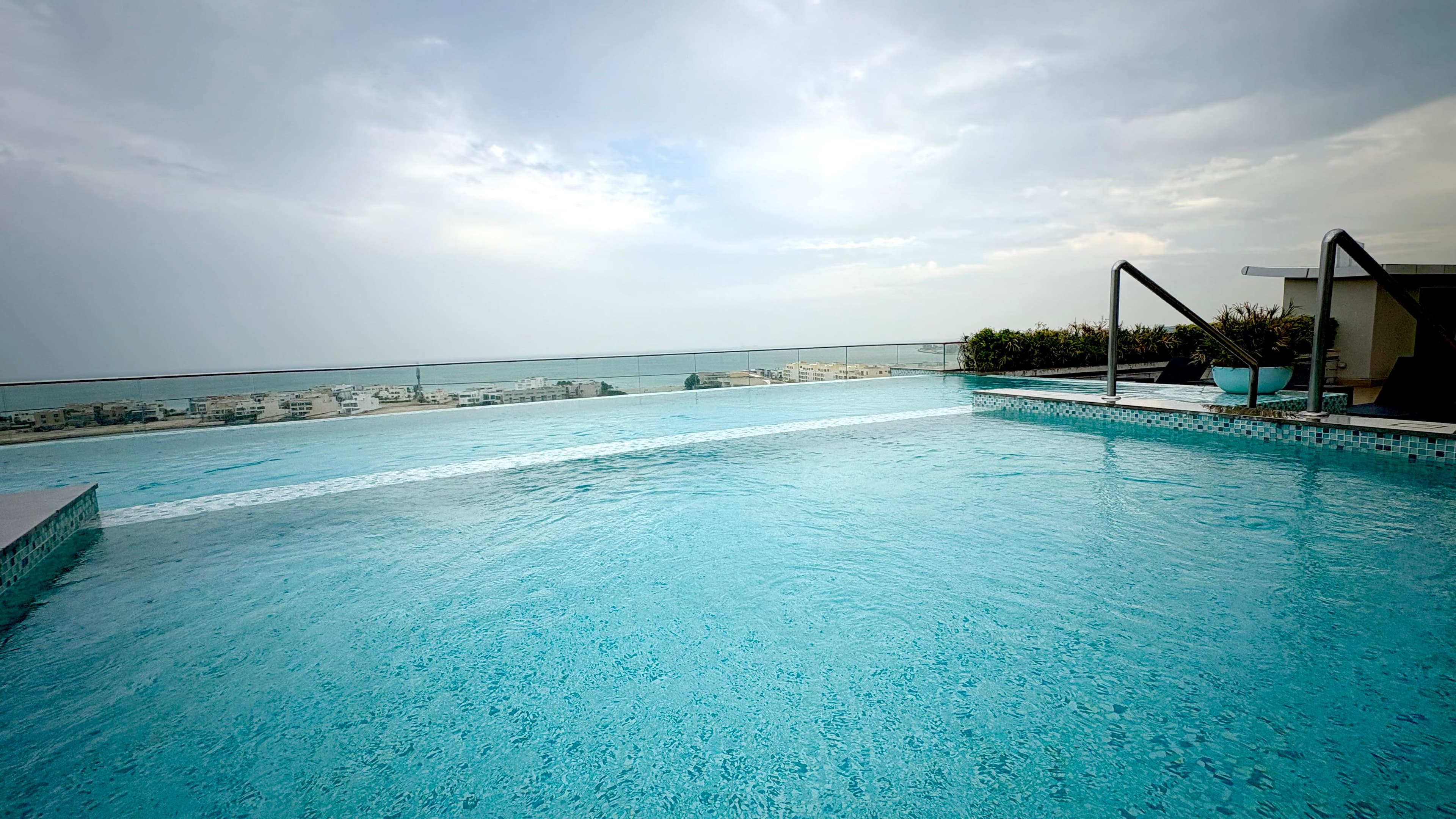 Modern 2BR Apartment | Pool, Gym & Covered Parking