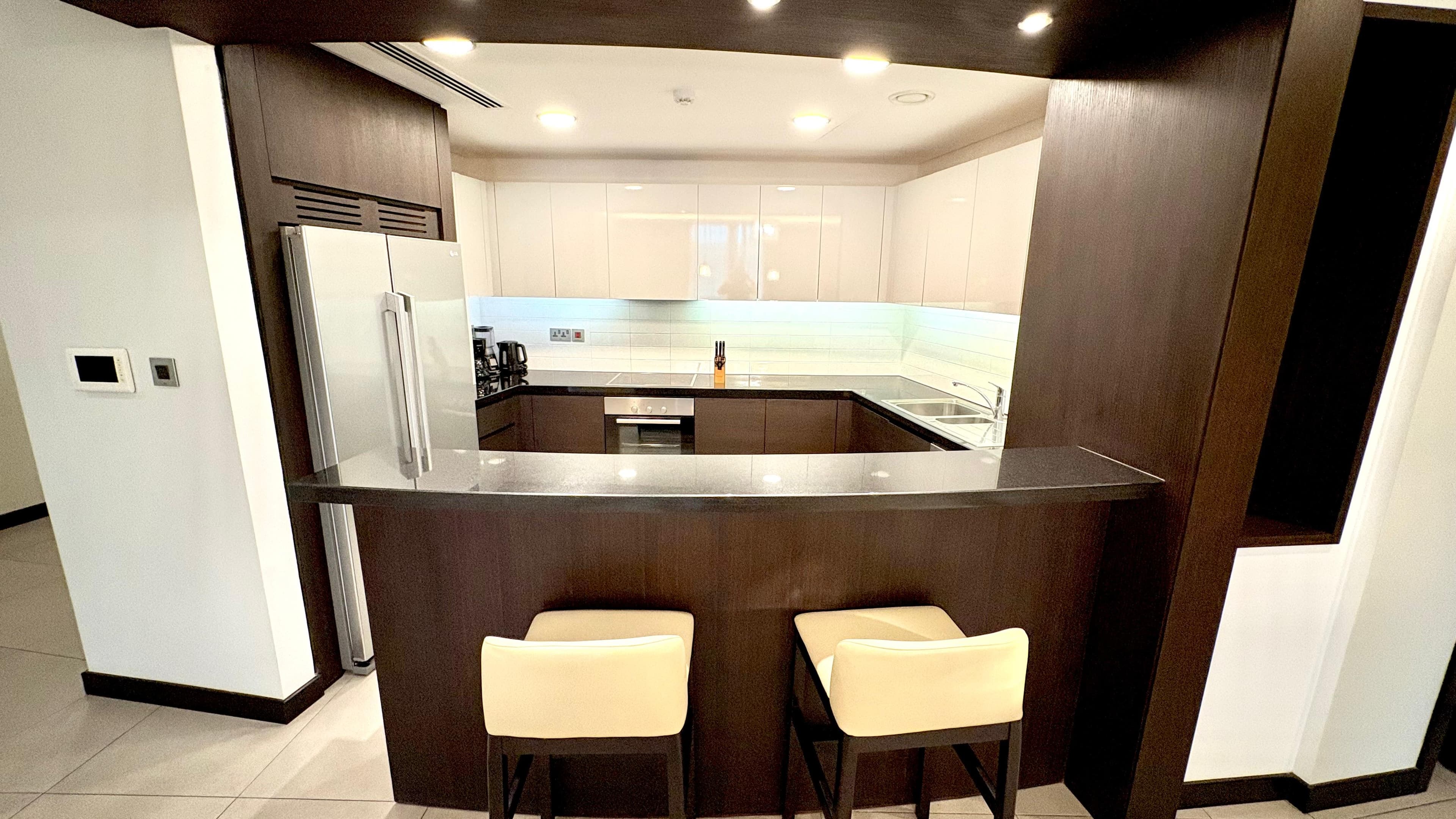 Modern 2BR Apartment | Pool, Gym & Covered Parking