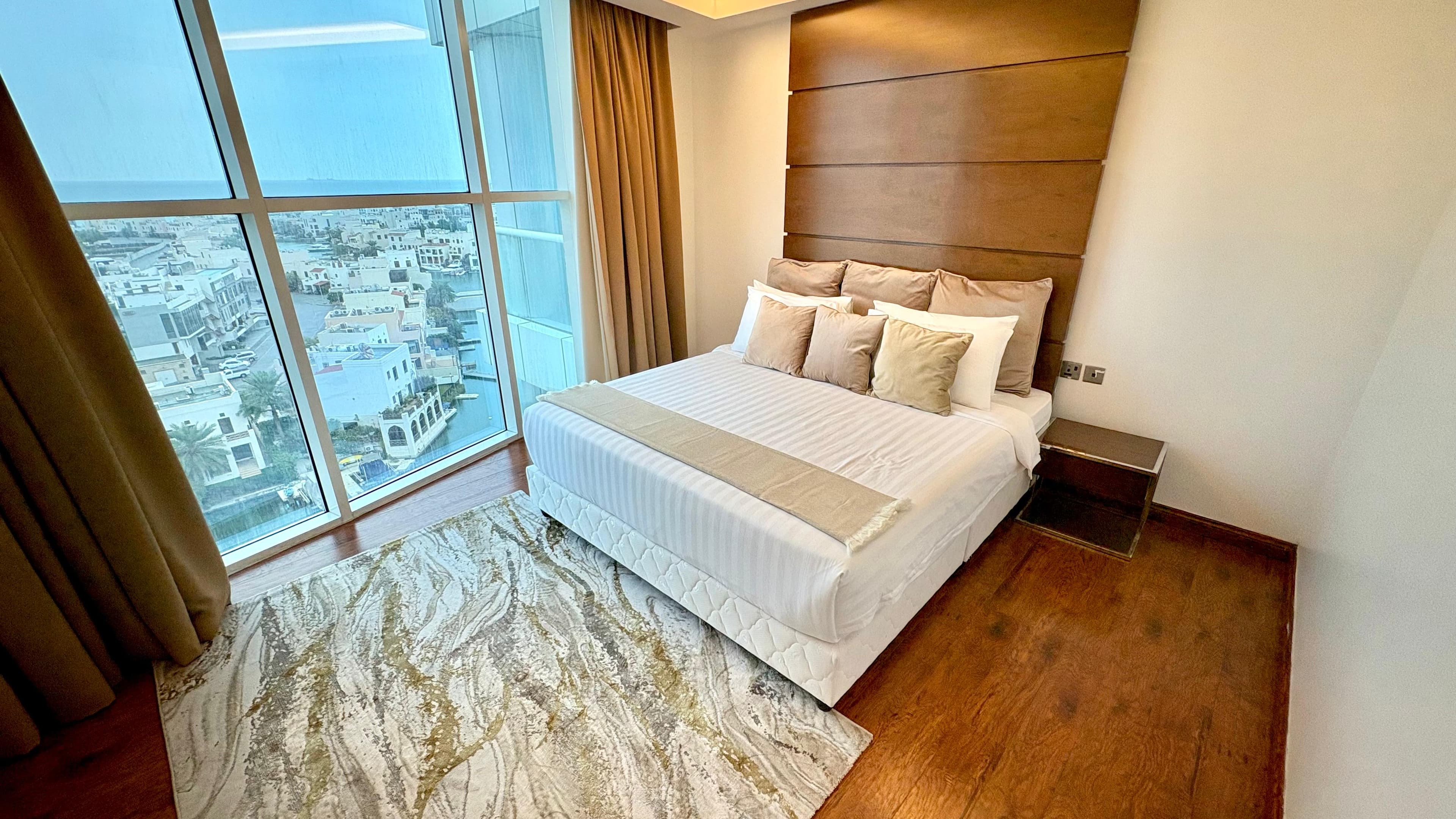 Stylish 2BR Apartment with terrace and housekeeping
