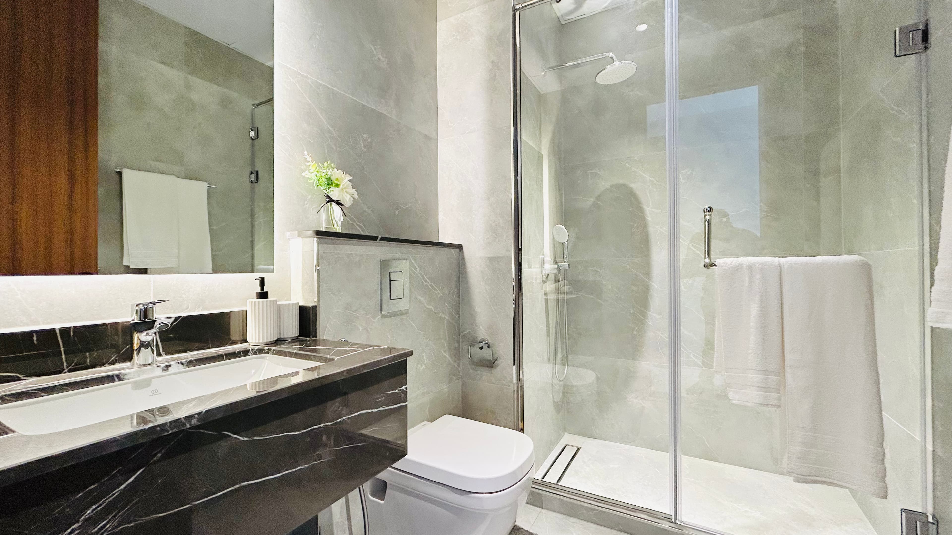 BRAND NEW | LUXURY | SPACIOUS ROOMS | BALCONY