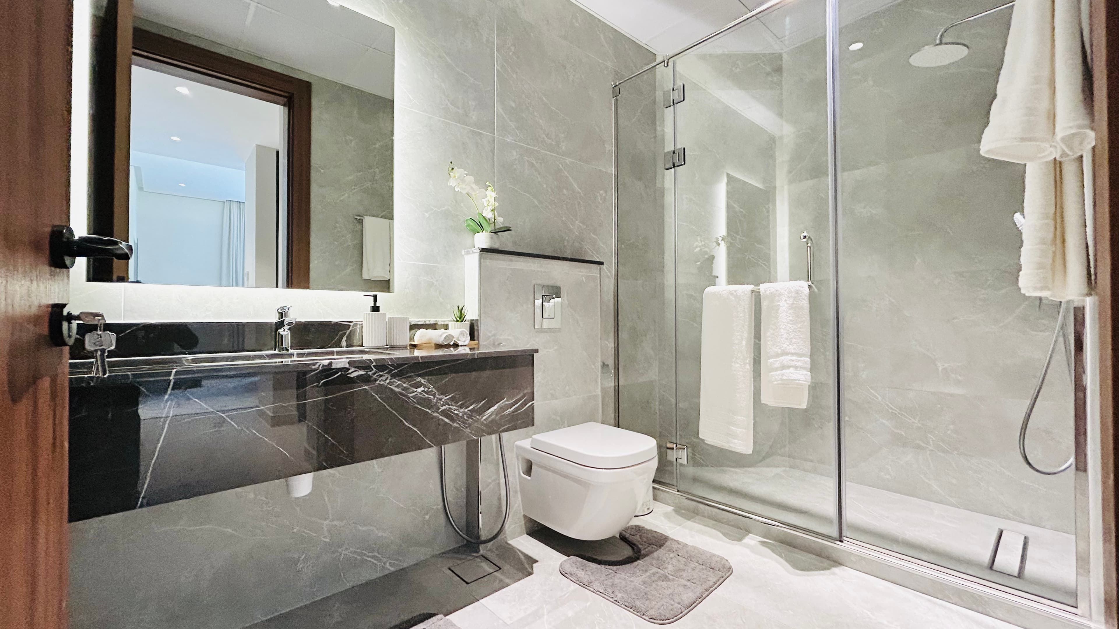 BRAND NEW | LUXURY | SPACIOUS ROOMS | BALCONY
