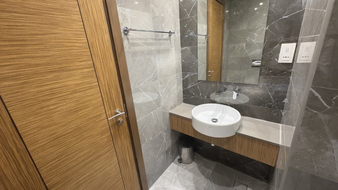 STUNNING SEA VIEW | LUXURY 1 BEDROOM | PRIME JUFFAIR