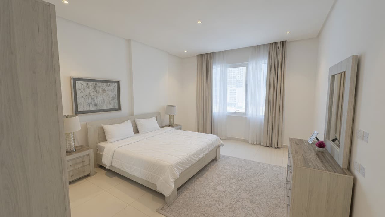 COMFORTABLE CITY LIVING | FREE WIFI | COVERED PARKING