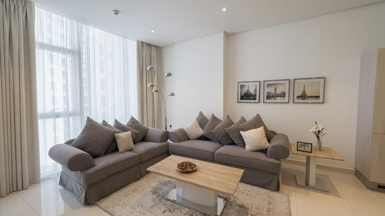 COMFORTABLE CITY LIVING | FREE WIFI | COVERED PARKING