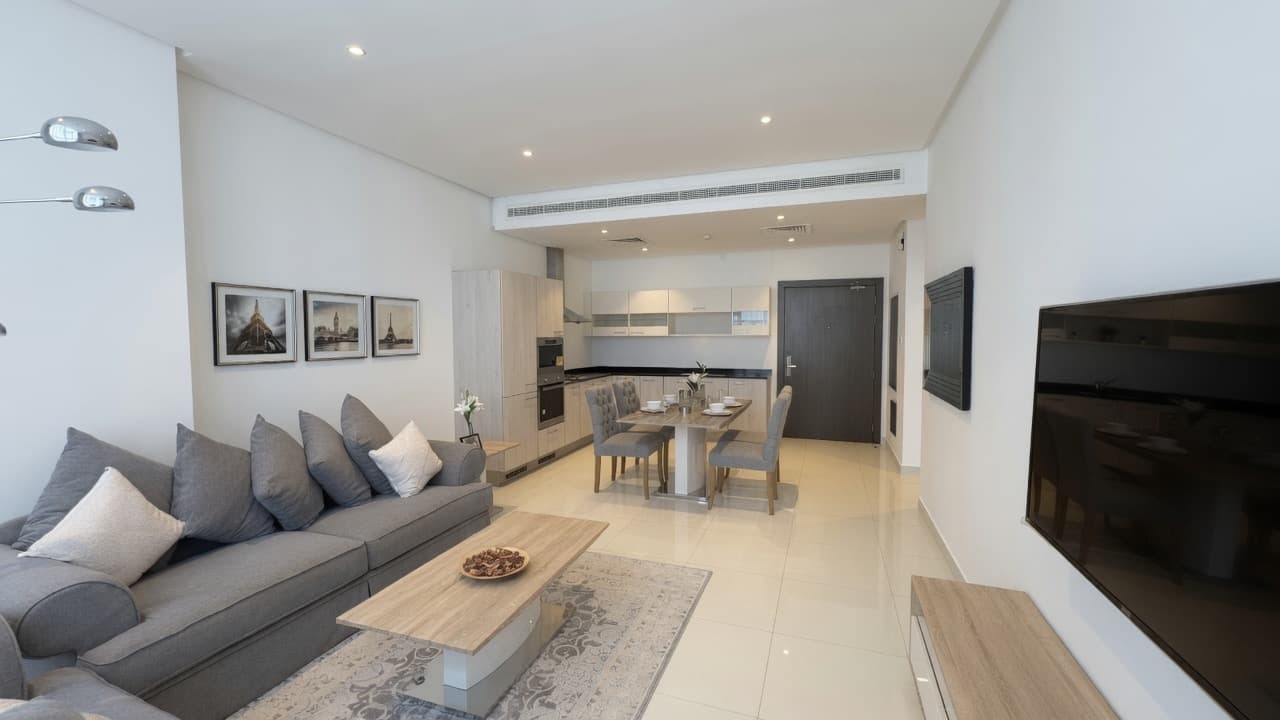 COMFORTABLE CITY LIVING | FREE WIFI | COVERED PARKING