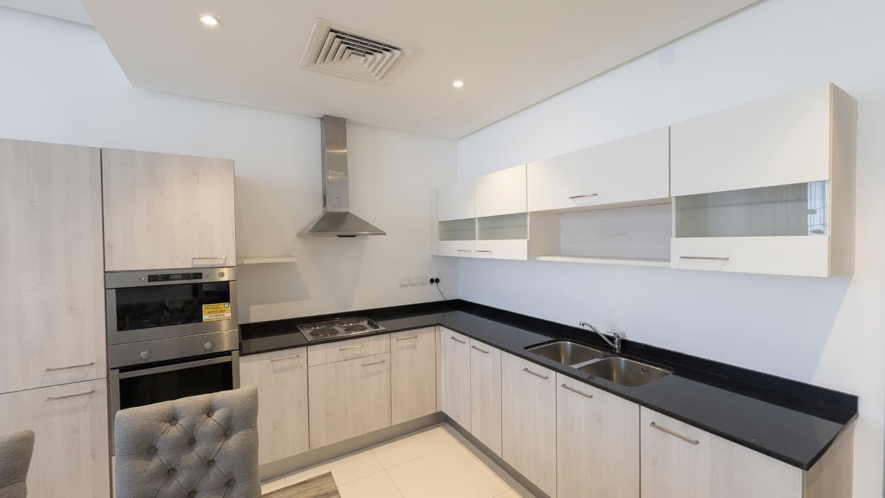 COMFORTABLE CITY LIVING | FREE WIFI | COVERED PARKING
