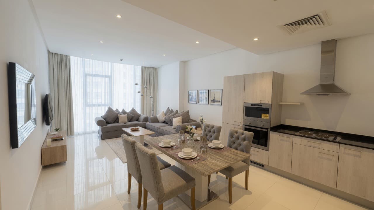 COMFORTABLE CITY LIVING | FREE WIFI | COVERED PARKING