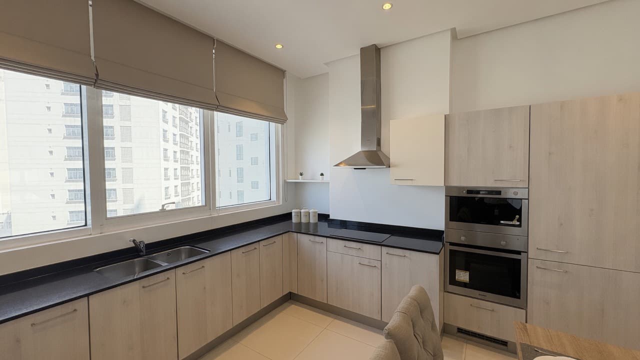WELL-LOCATED ONE BEDROOM | COVERED PARKING | FREE WIFI