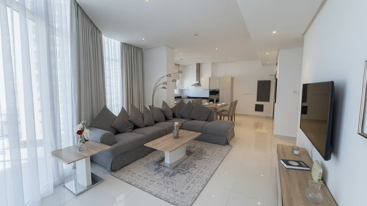 WELL-LOCATED ONE BEDROOM | COVERED PARKING | FREE WIFI