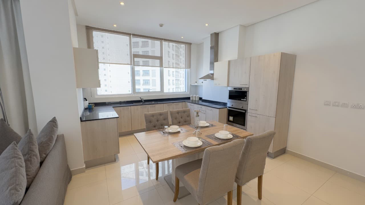 WELL-LOCATED ONE BEDROOM | COVERED PARKING | FREE WIFI