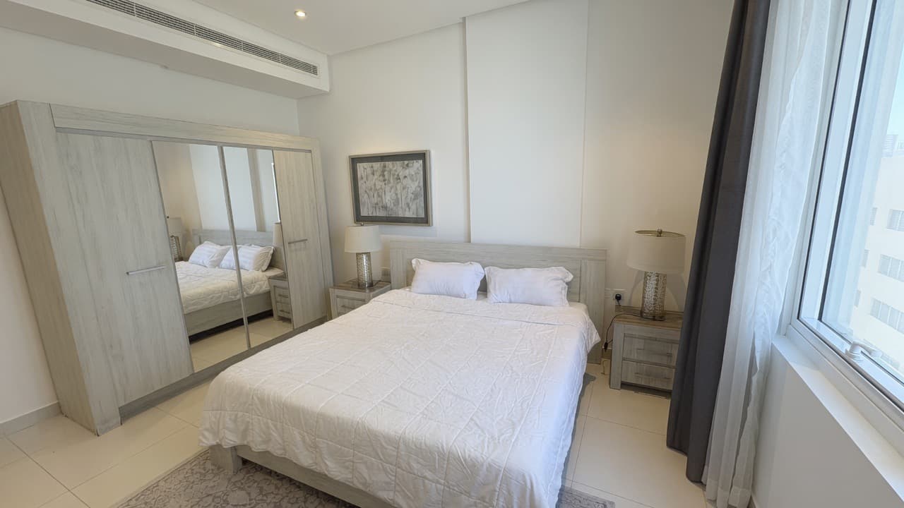 WELL-LOCATED ONE BEDROOM | COVERED PARKING | FREE WIFI