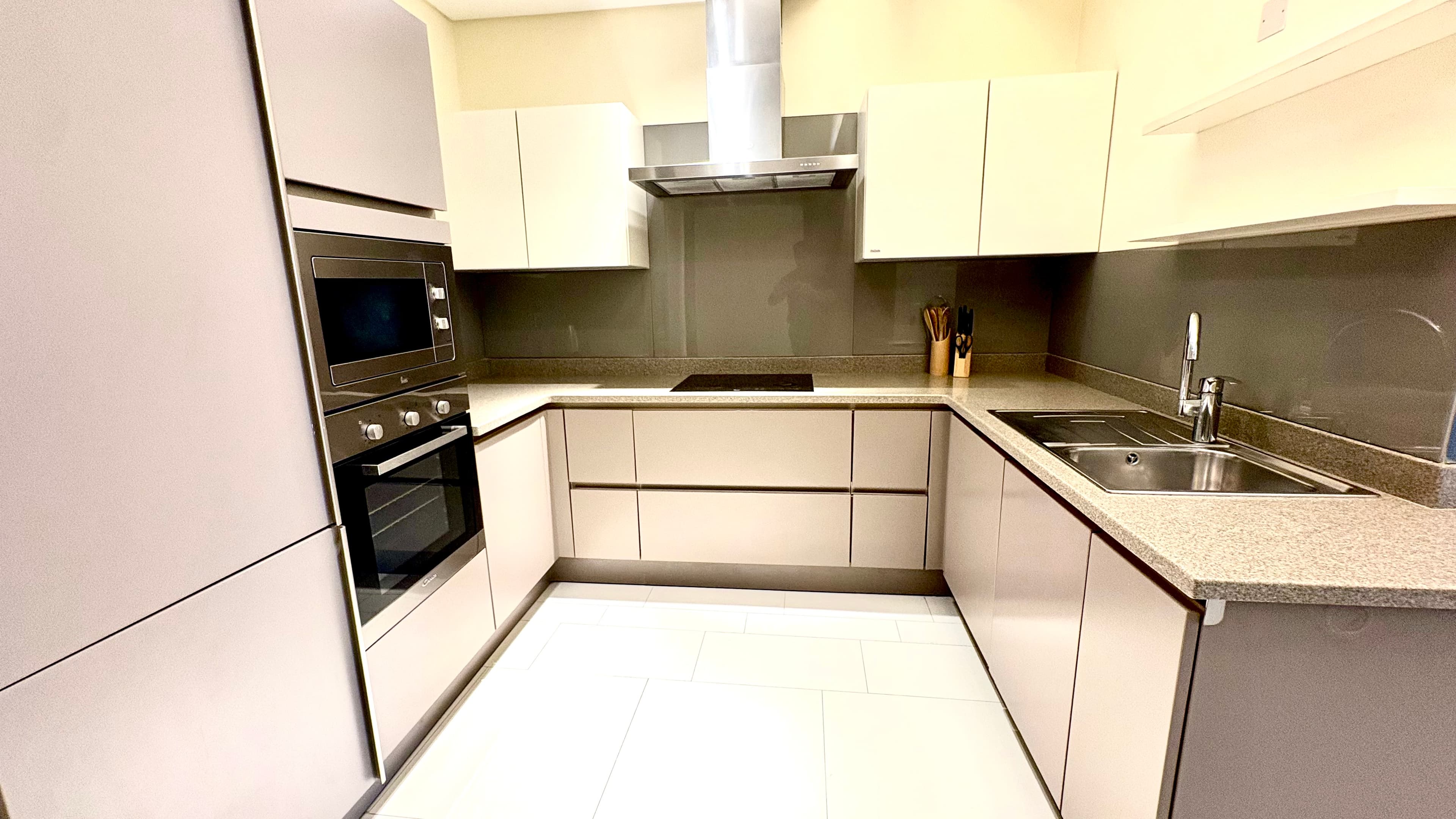 Premium 1BR Sea View Apartment in Reef Island