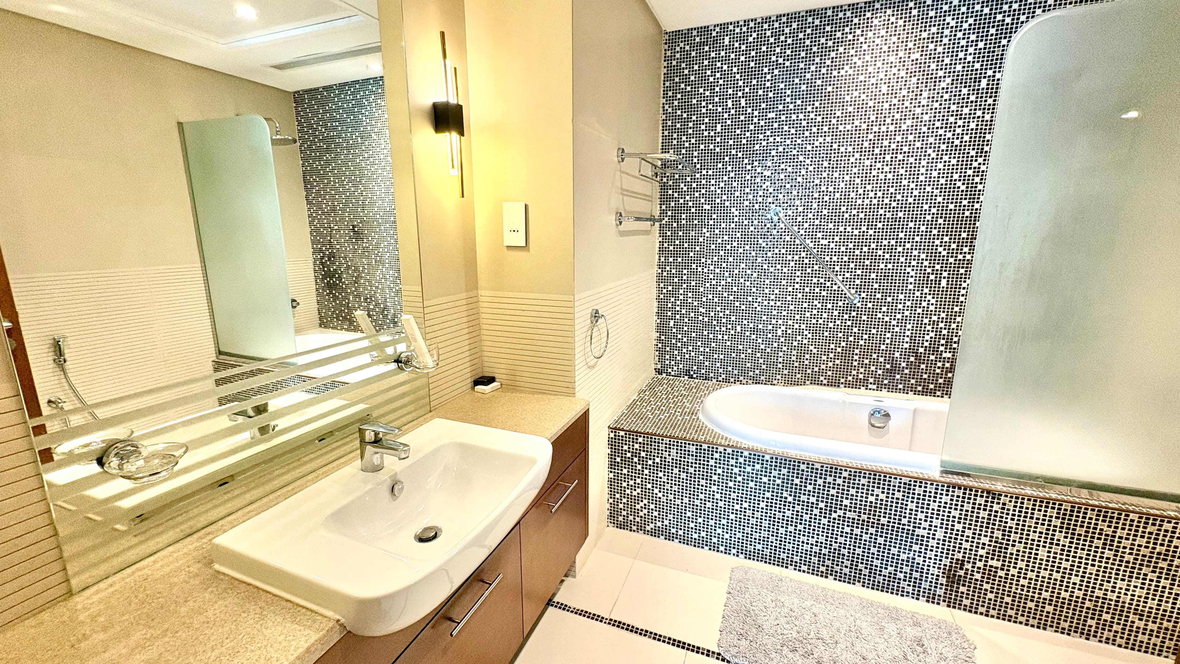 Luxury 1BR Sea View Apartment | Reef Island