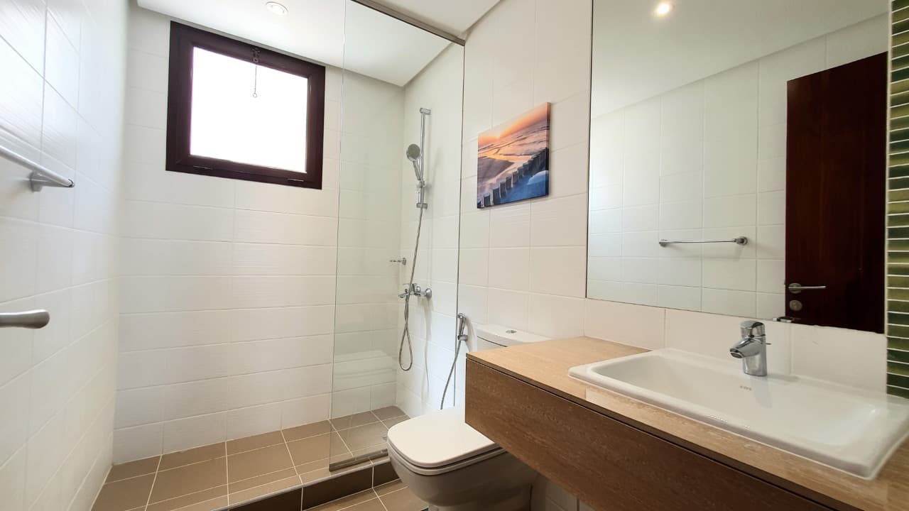 LUXURY FAMILY VILLA | FULLY FURNISHED | CORNER PLOT