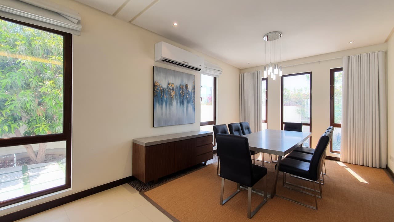 LUXURY FAMILY VILLA | FULLY FURNISHED | CORNER PLOT