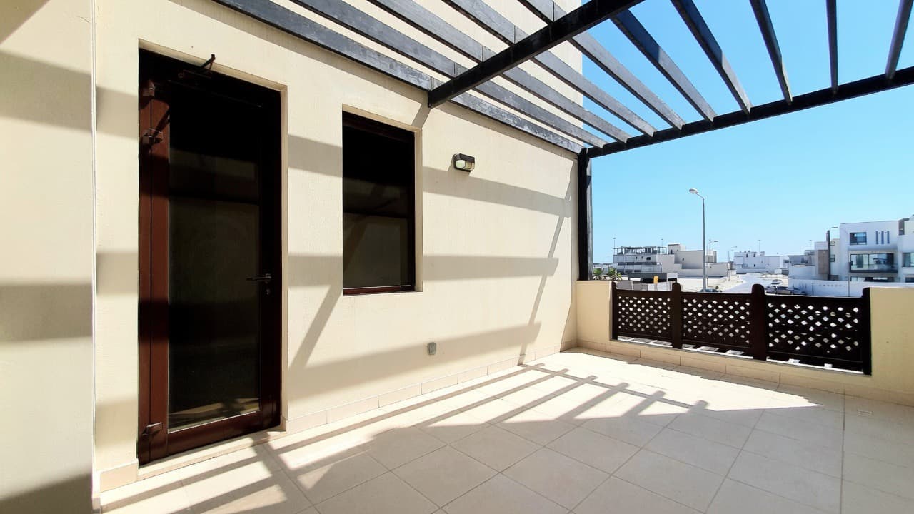 LUXURY FAMILY VILLA | FULLY FURNISHED | CORNER PLOT