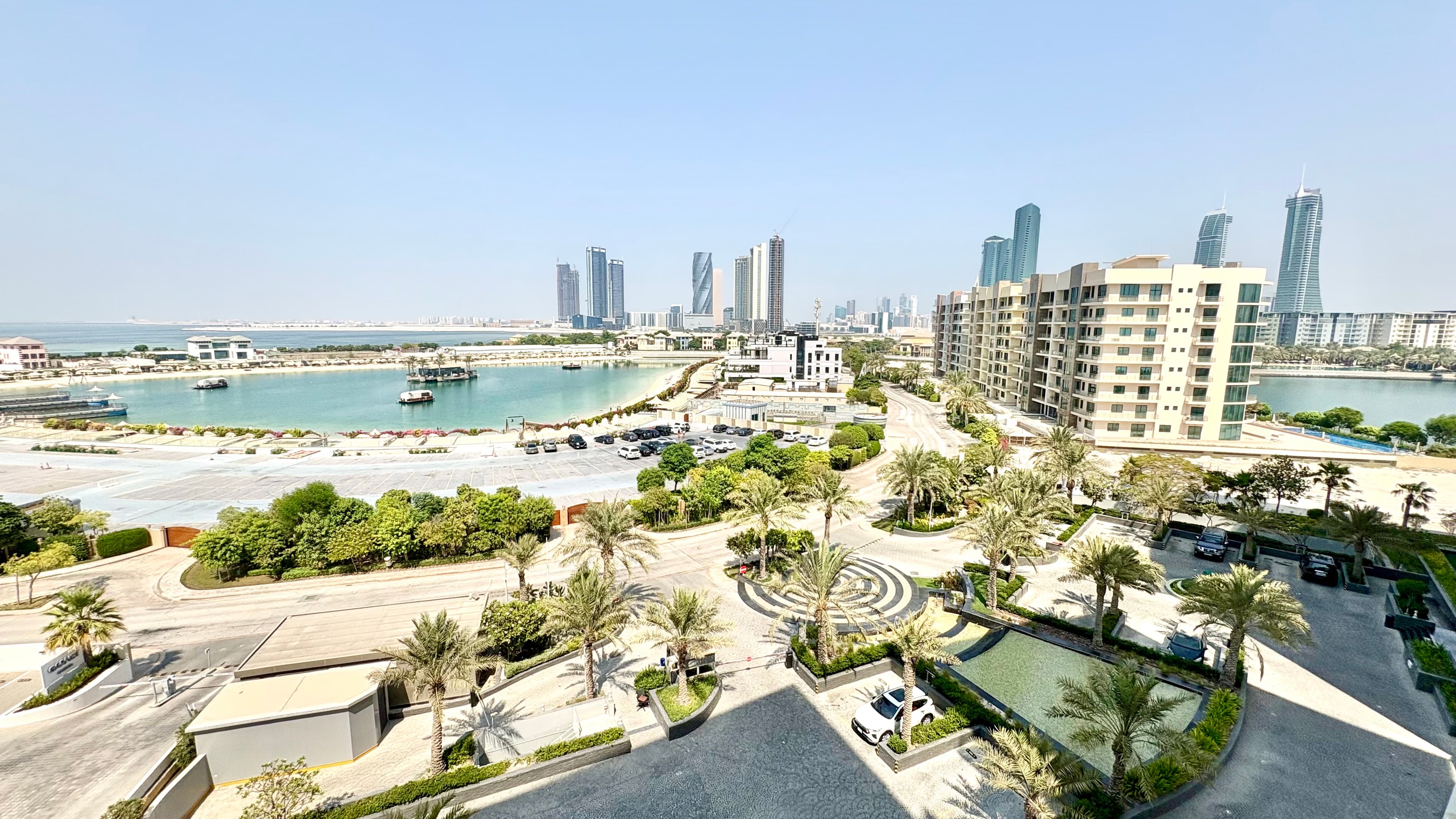 Luxury Spacious 1-Bedroom Apartment with Stunning Sea View | Reef Island