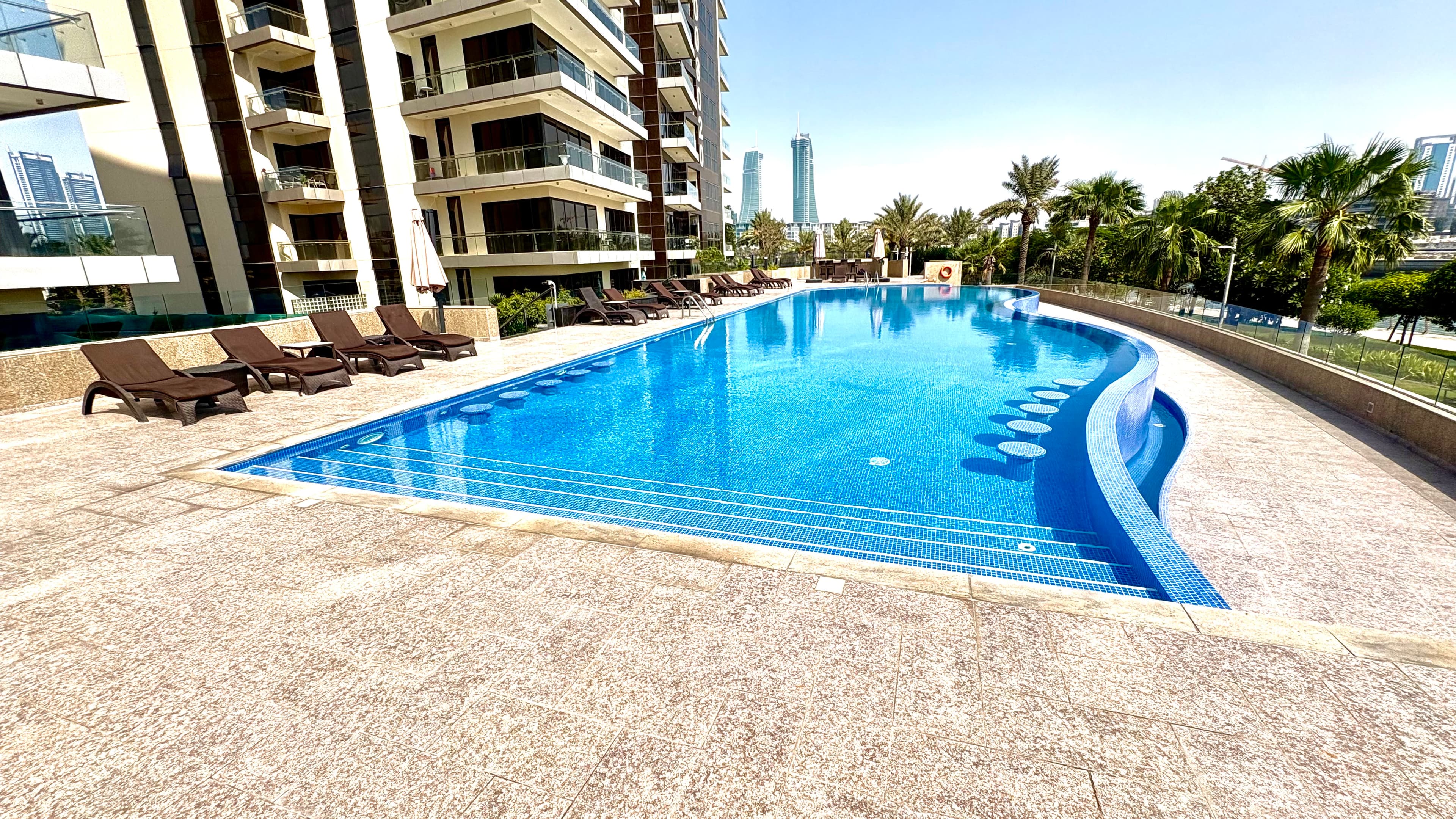 Luxury 2BR Garden Oasis in Reef Island