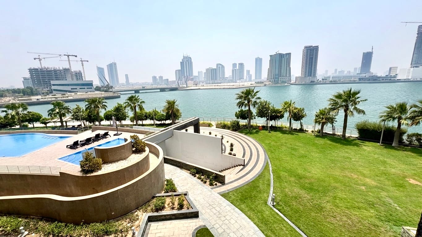 Premium 1BR Sea View Apartment in Reef Island