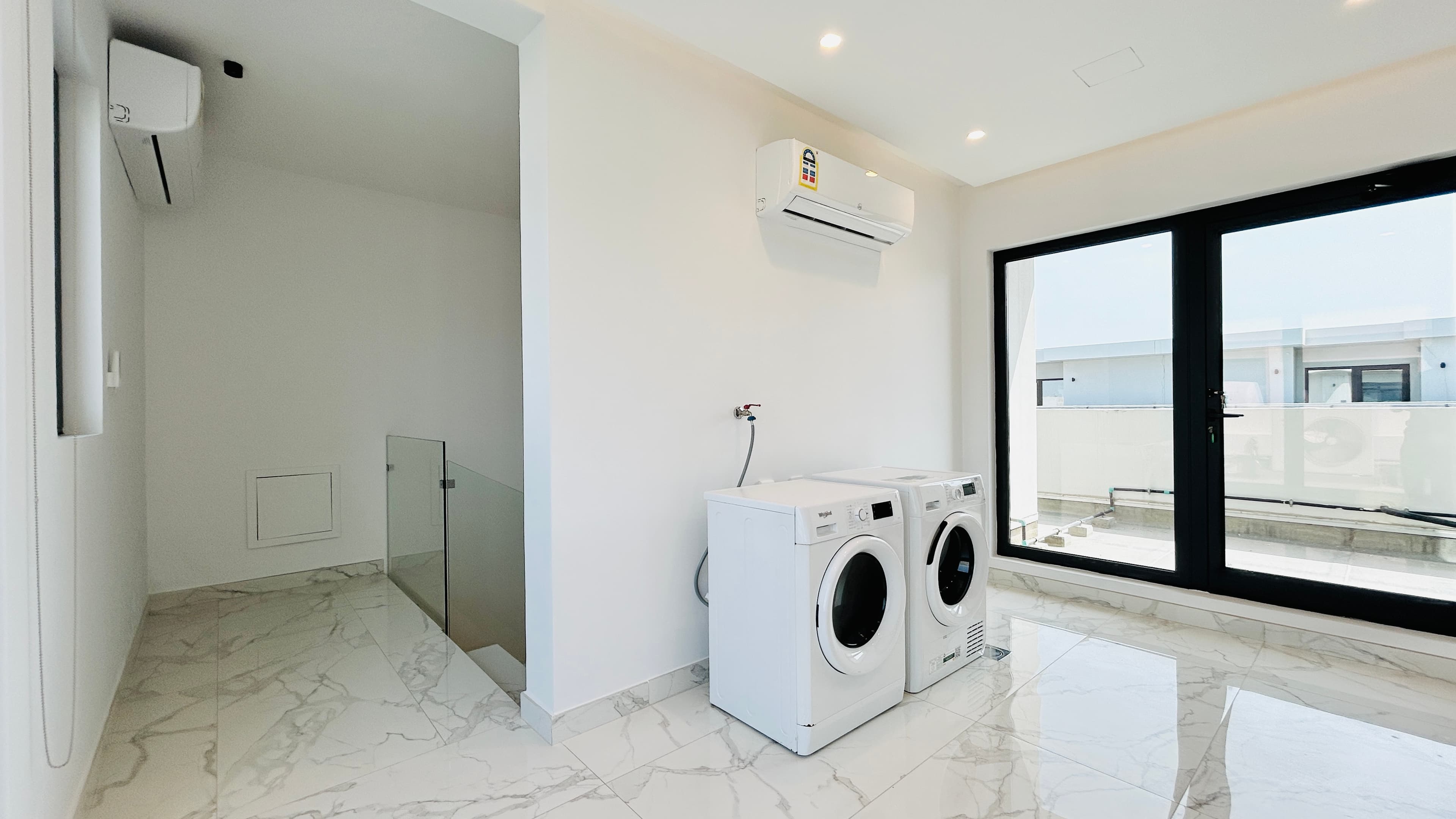 LUXURY | FULLY FURNISHED | SPACIOUS ROOMS | PRIVATE POOL