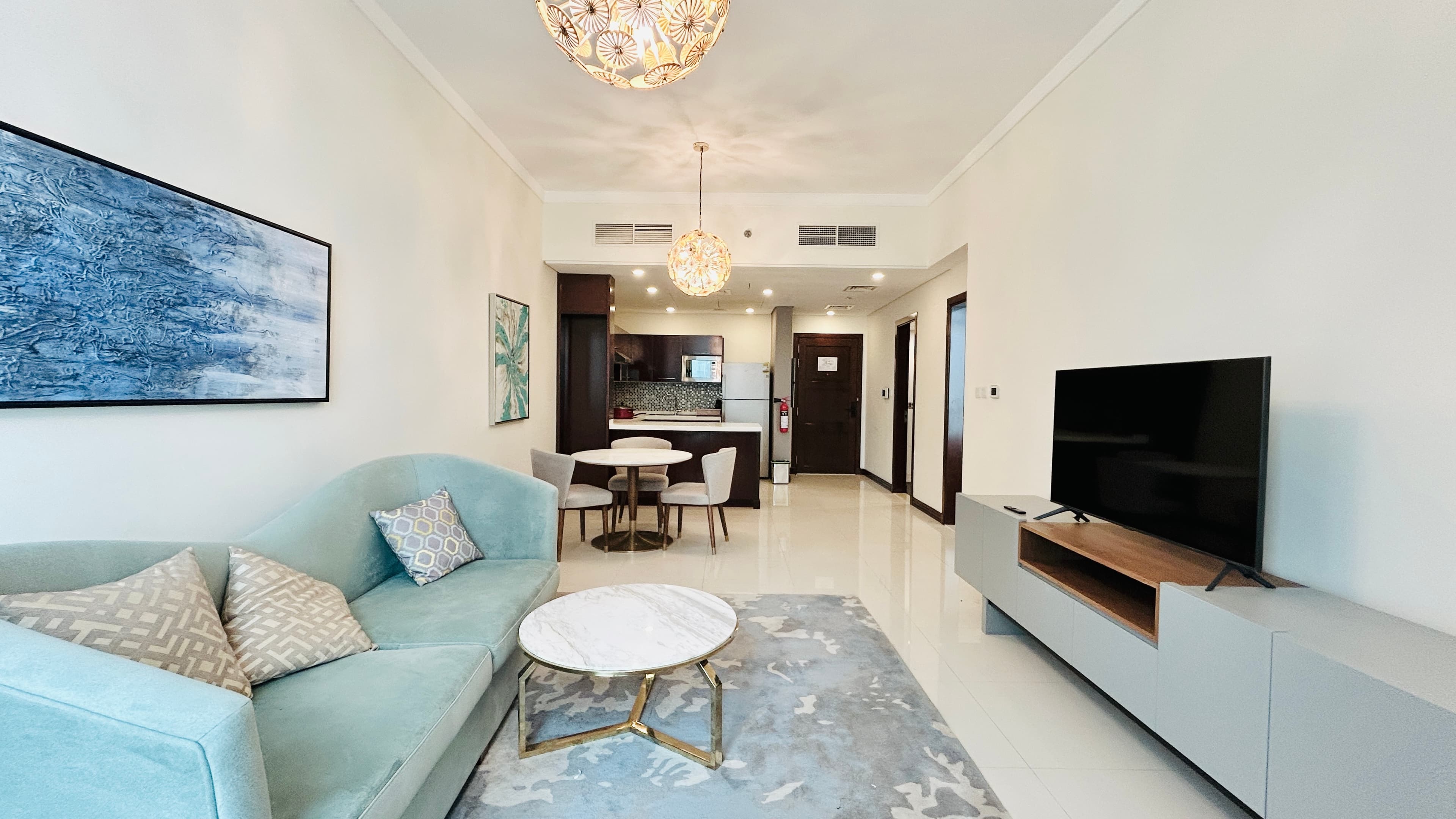 MODERN | SPACIOUS ROOMS | PARTIAL SEA VIEW