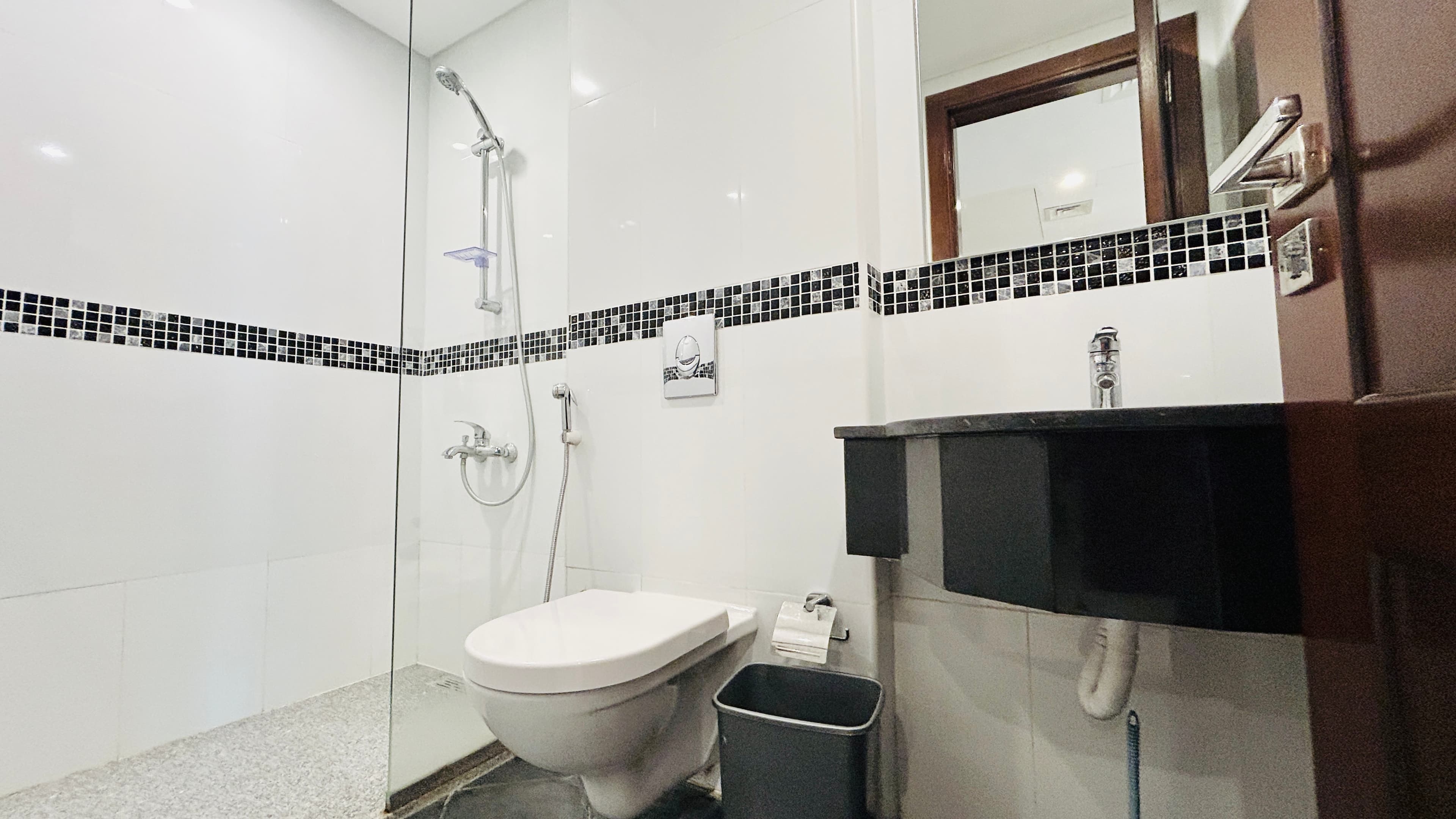 MODERN | SPACIOUS ROOMS | PARTIAL SEA VIEW