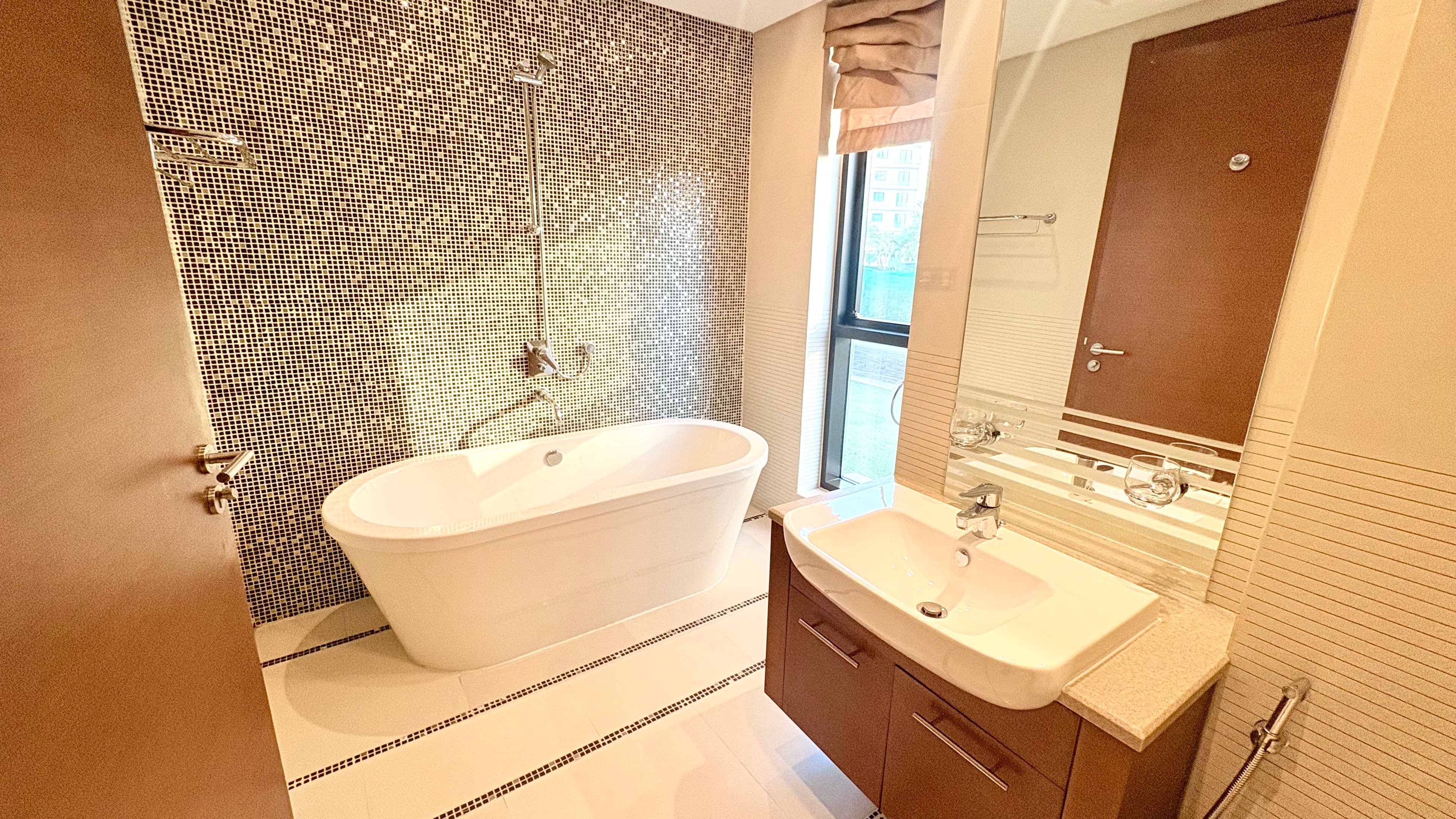 Luxury 2BR Garden Oasis in Reef Island