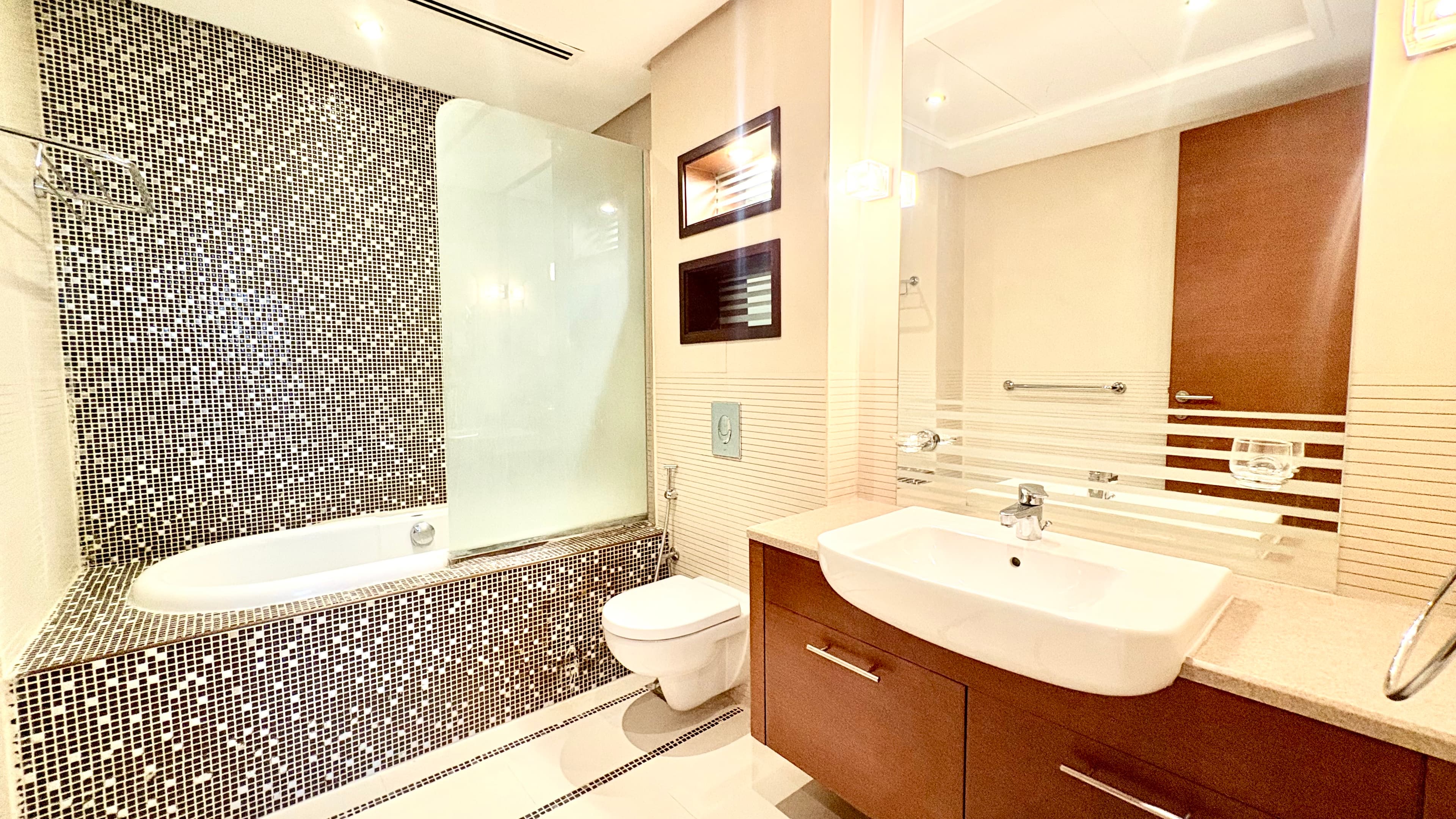 Luxury 2BR Garden Oasis in Reef Island