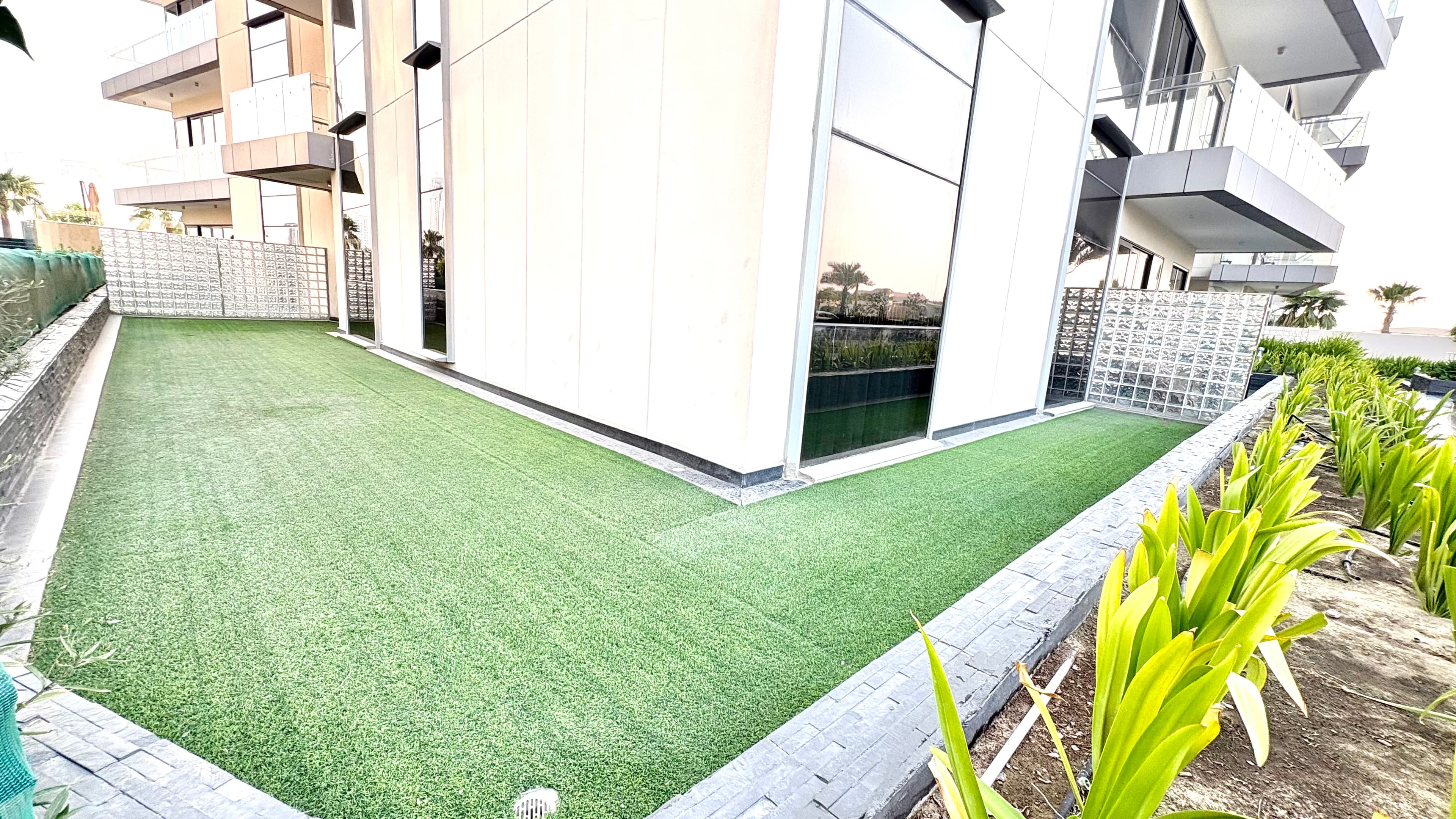 Luxury 2BR Garden Oasis in Reef Island