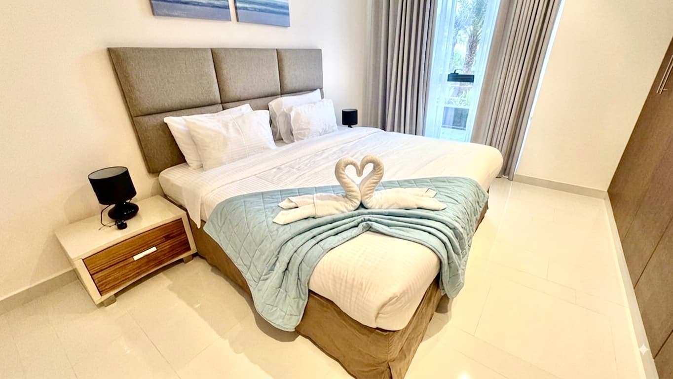 Luxury 2BR Garden Oasis in Reef Island