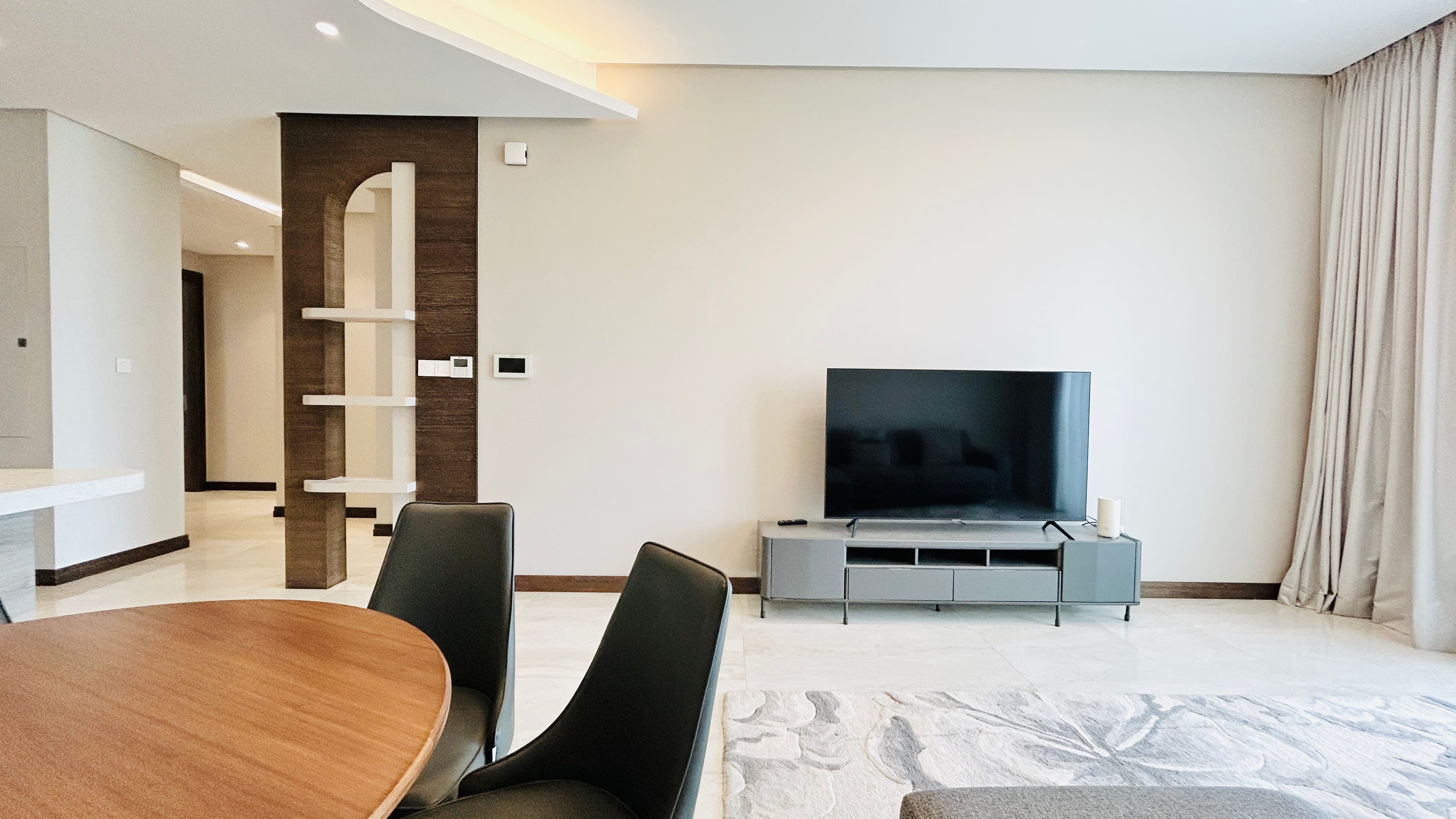 MODERN | CITYVIEW | SPACIOUS ROOMS | BALCONY