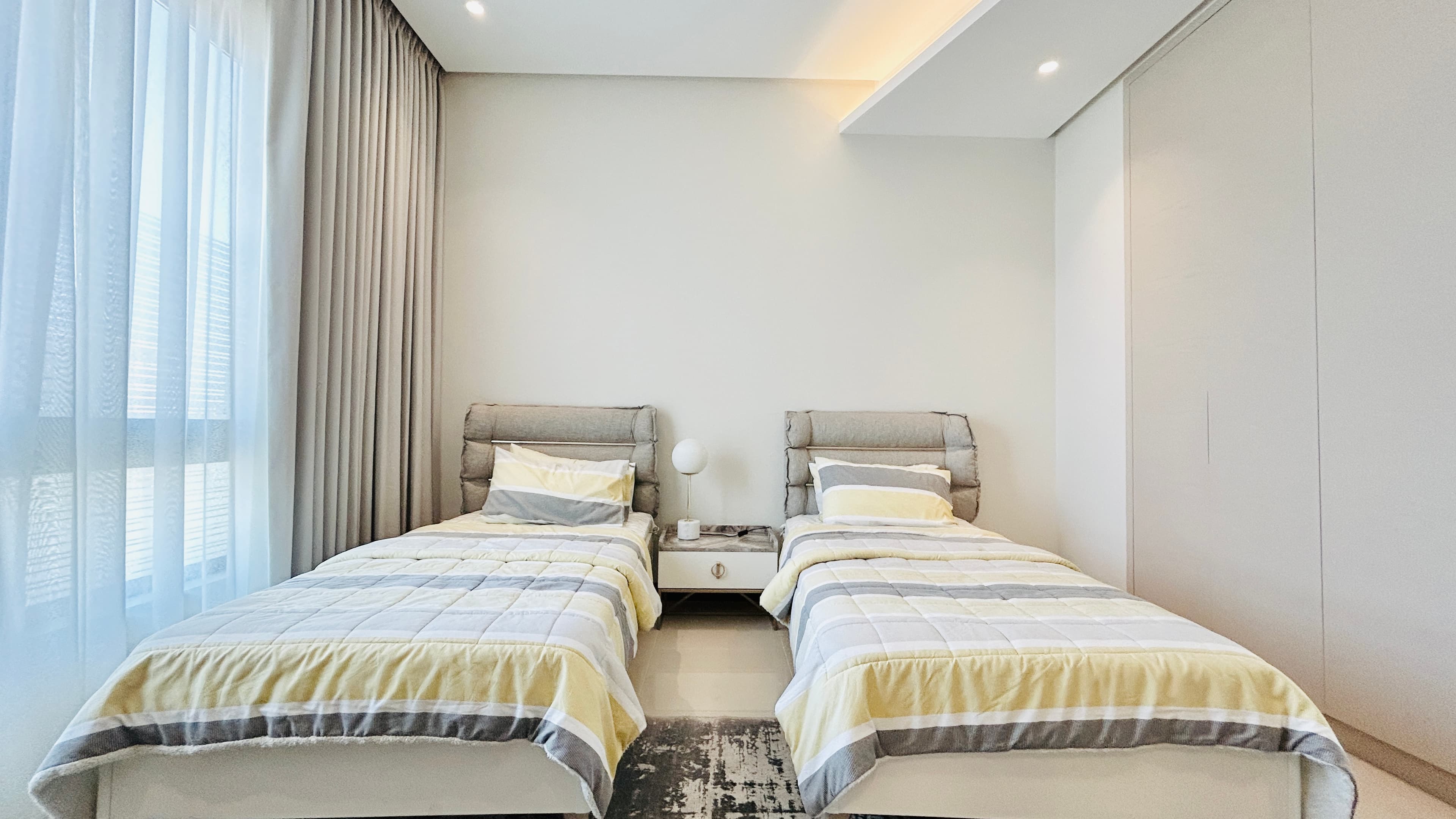 MODERN | CITYVIEW | SPACIOUS ROOMS | BALCONY