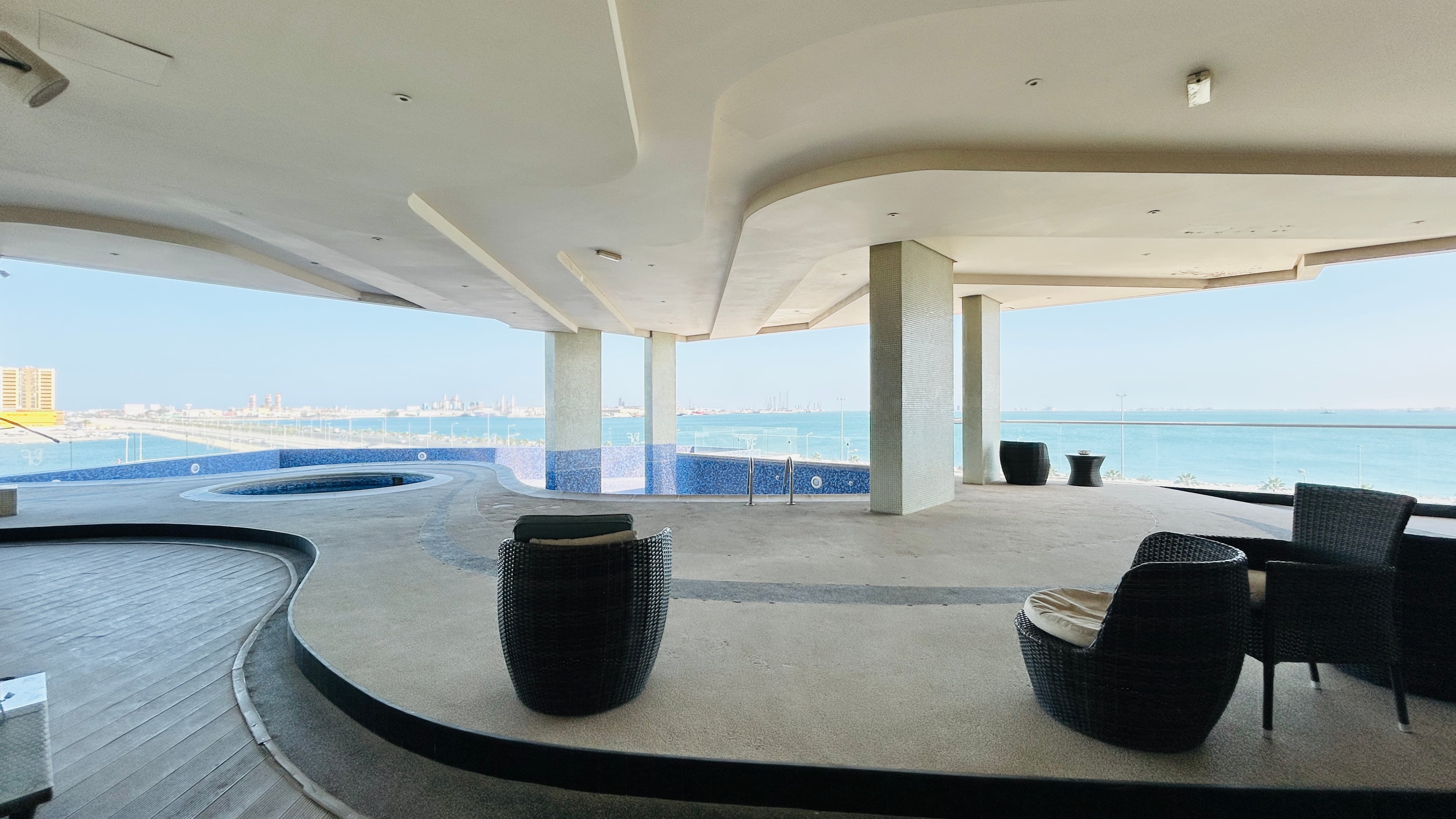 LUXURY | SEAVIEW | SPACIOUS ROOMS | BALCONY