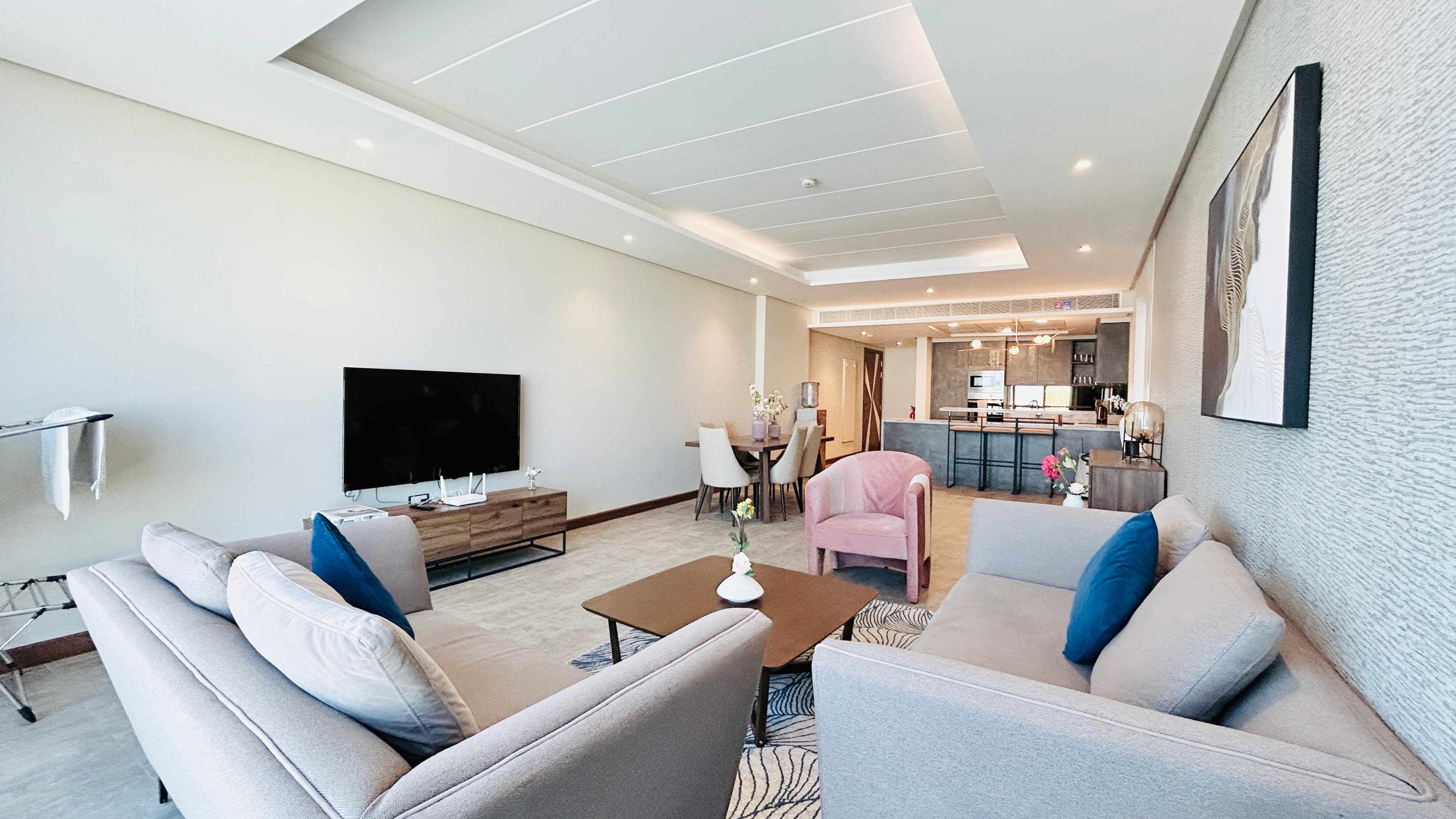 LUXURY | SEAVIEW | SPACIOUS ROOMS | BALCONY