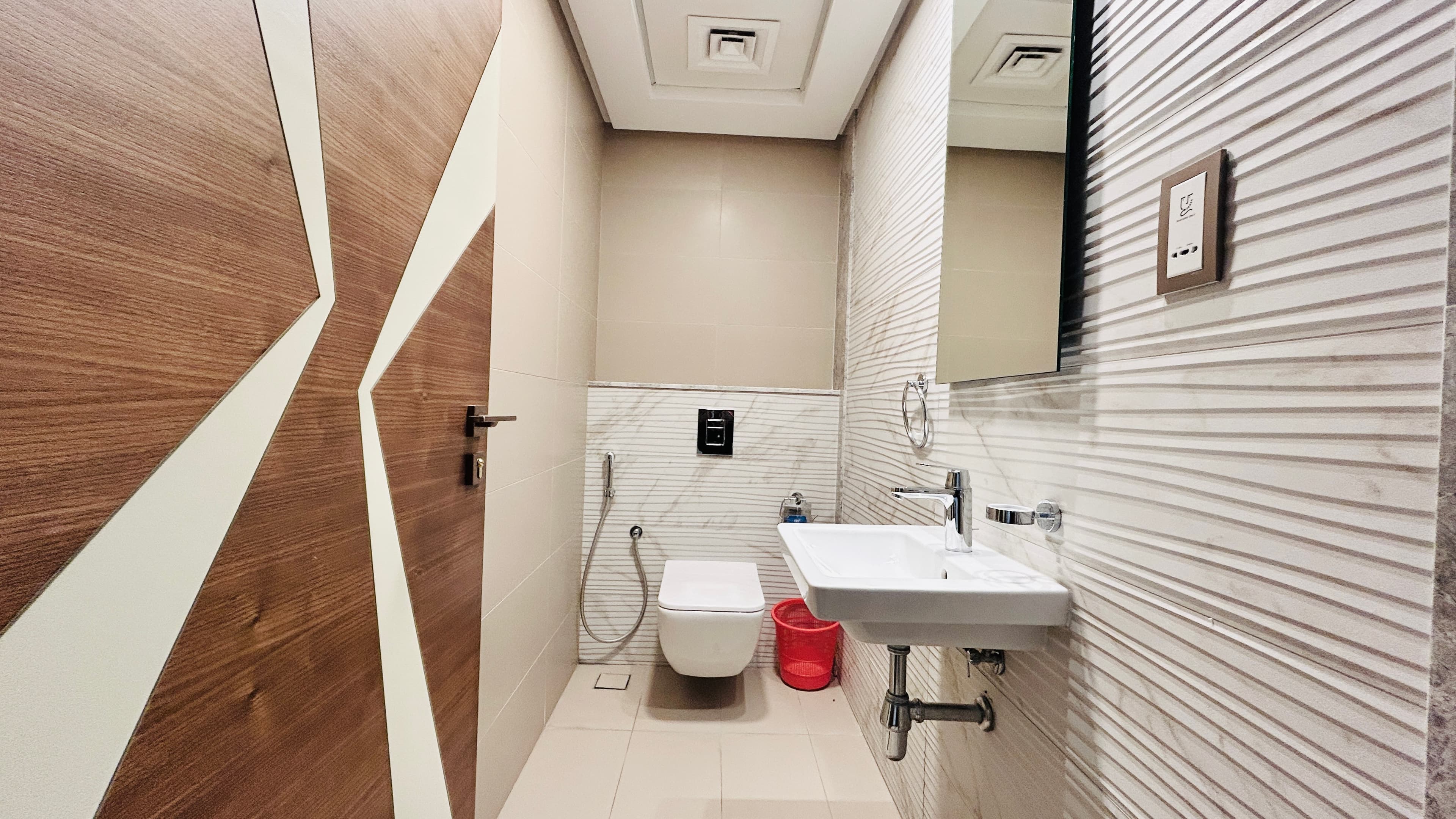 LUXURY | SEAVIEW | SPACIOUS ROOMS | BALCONY