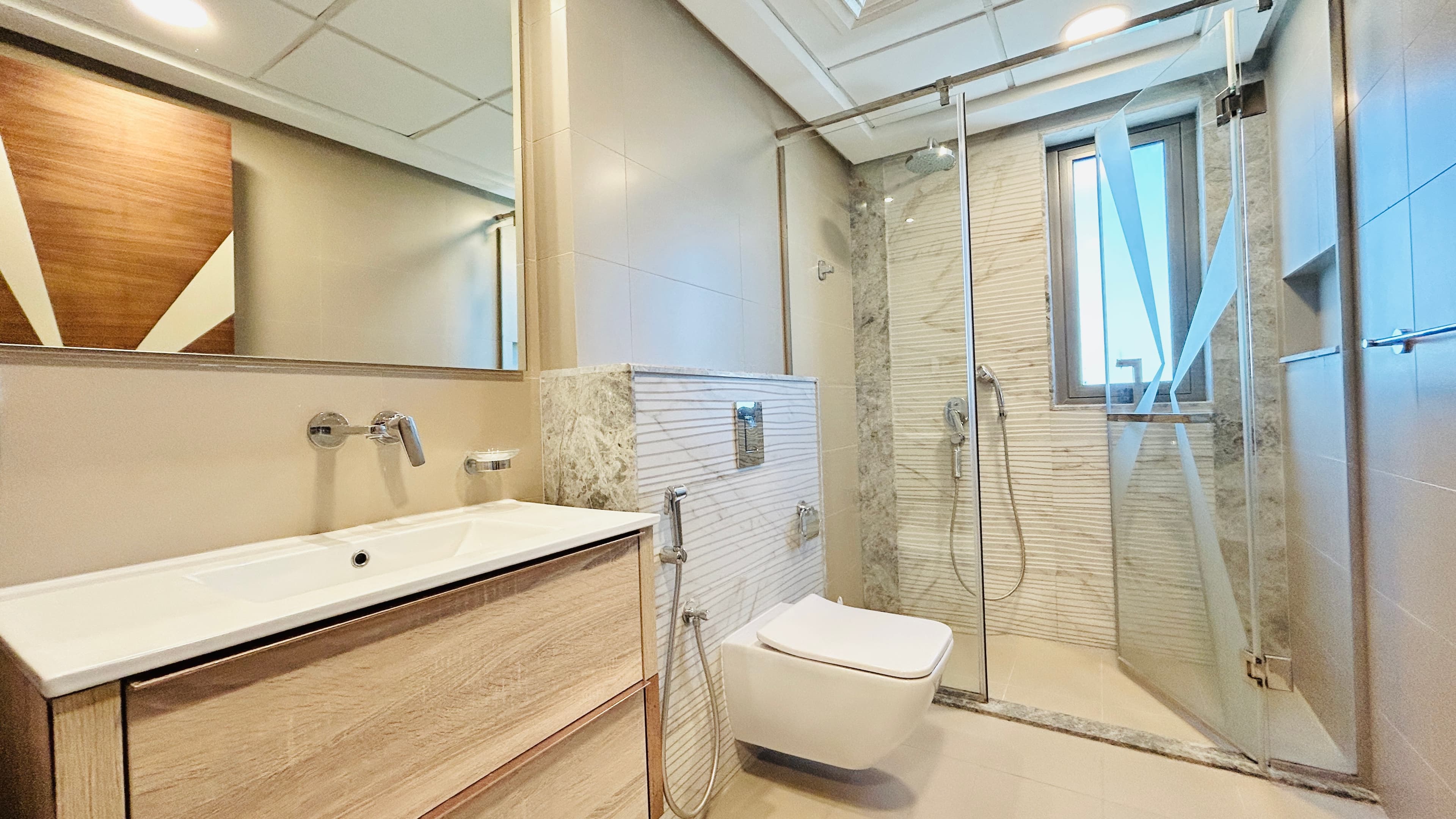 LUXURY | SEAVIEW | SPACIOUS ROOMS | BALCONY