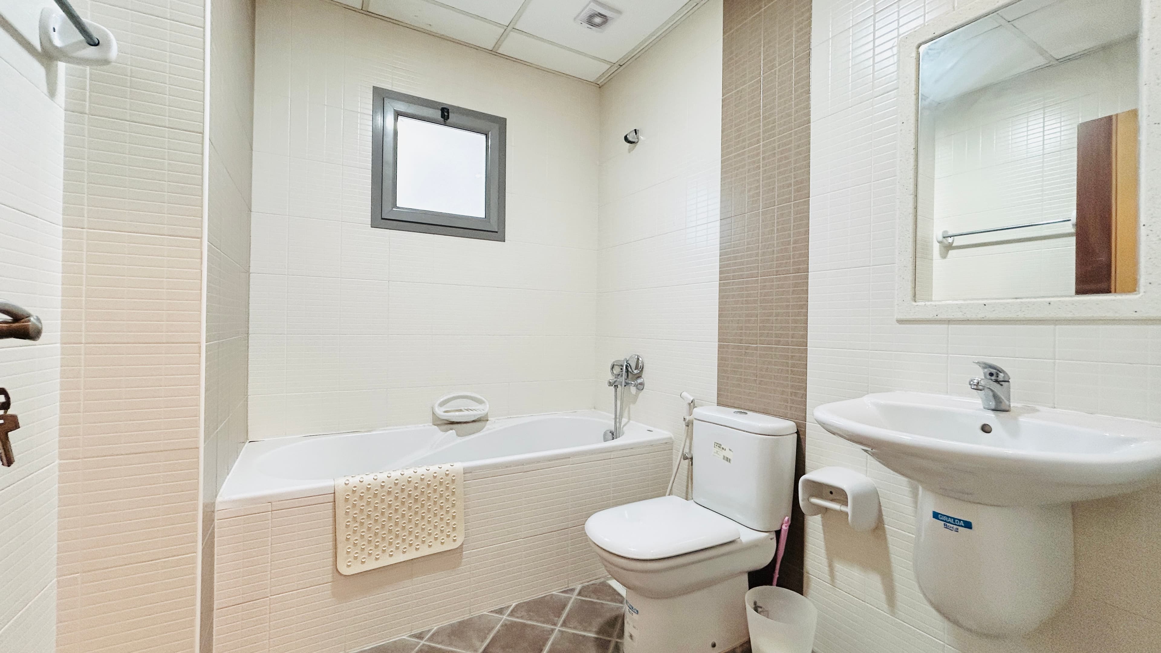 MODERN | BALCONY | GREAT FACILITIES | CITY VIEW