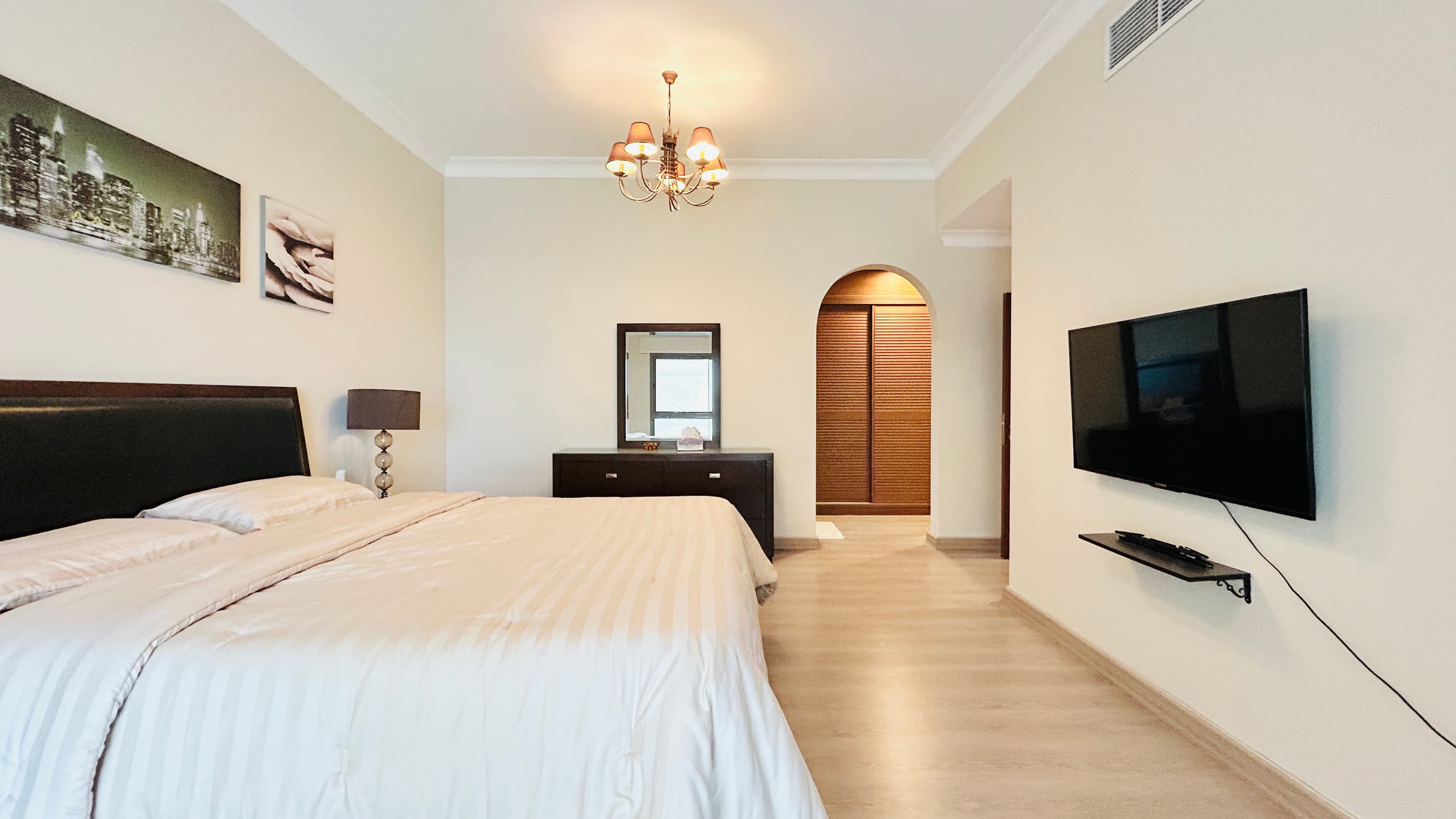 MODERN | BALCONY | GREAT FACILITIES | CITY VIEW