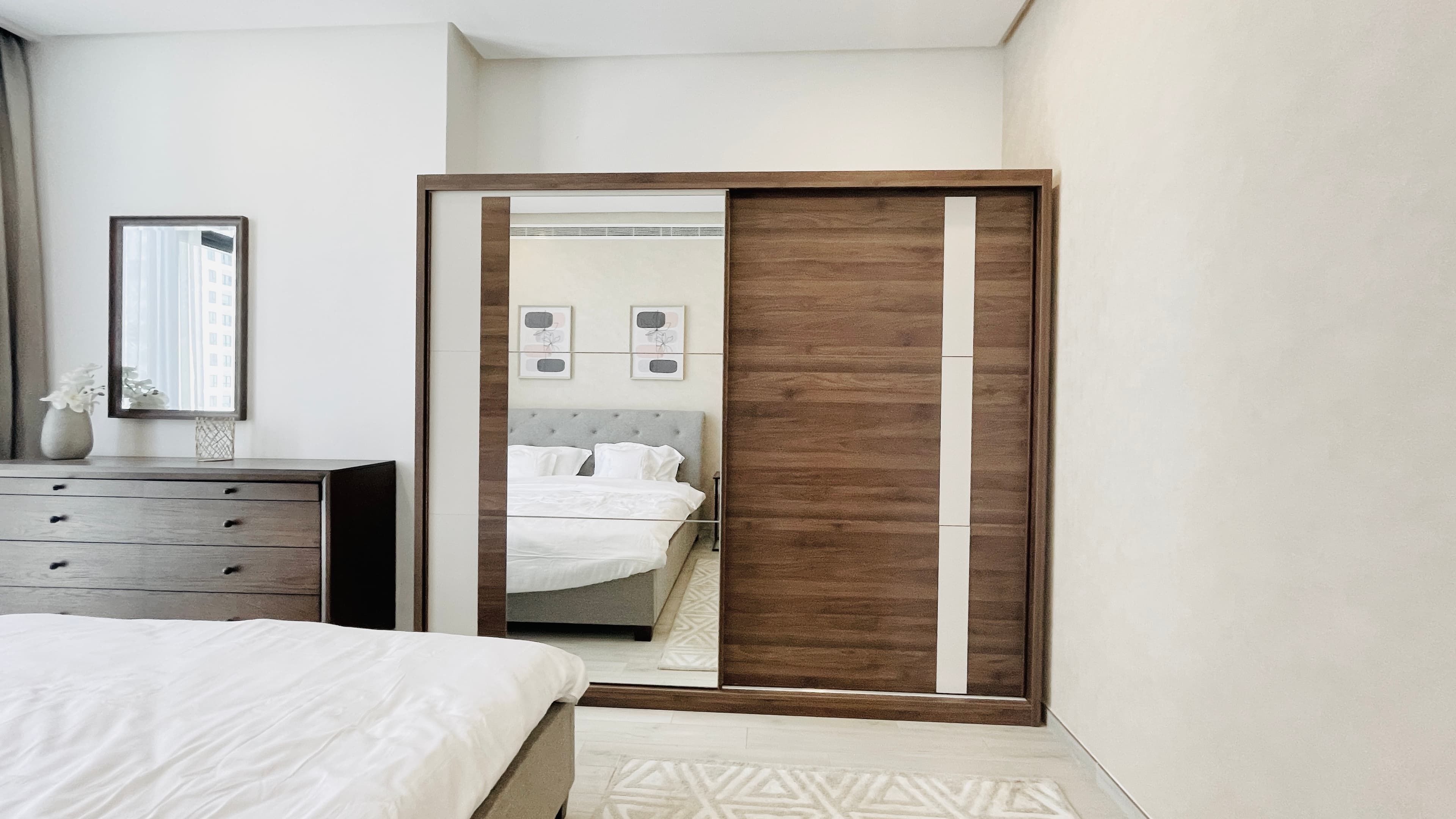 SPACIOUS | ROOMS | MODERN FITTINGS | BALCONY