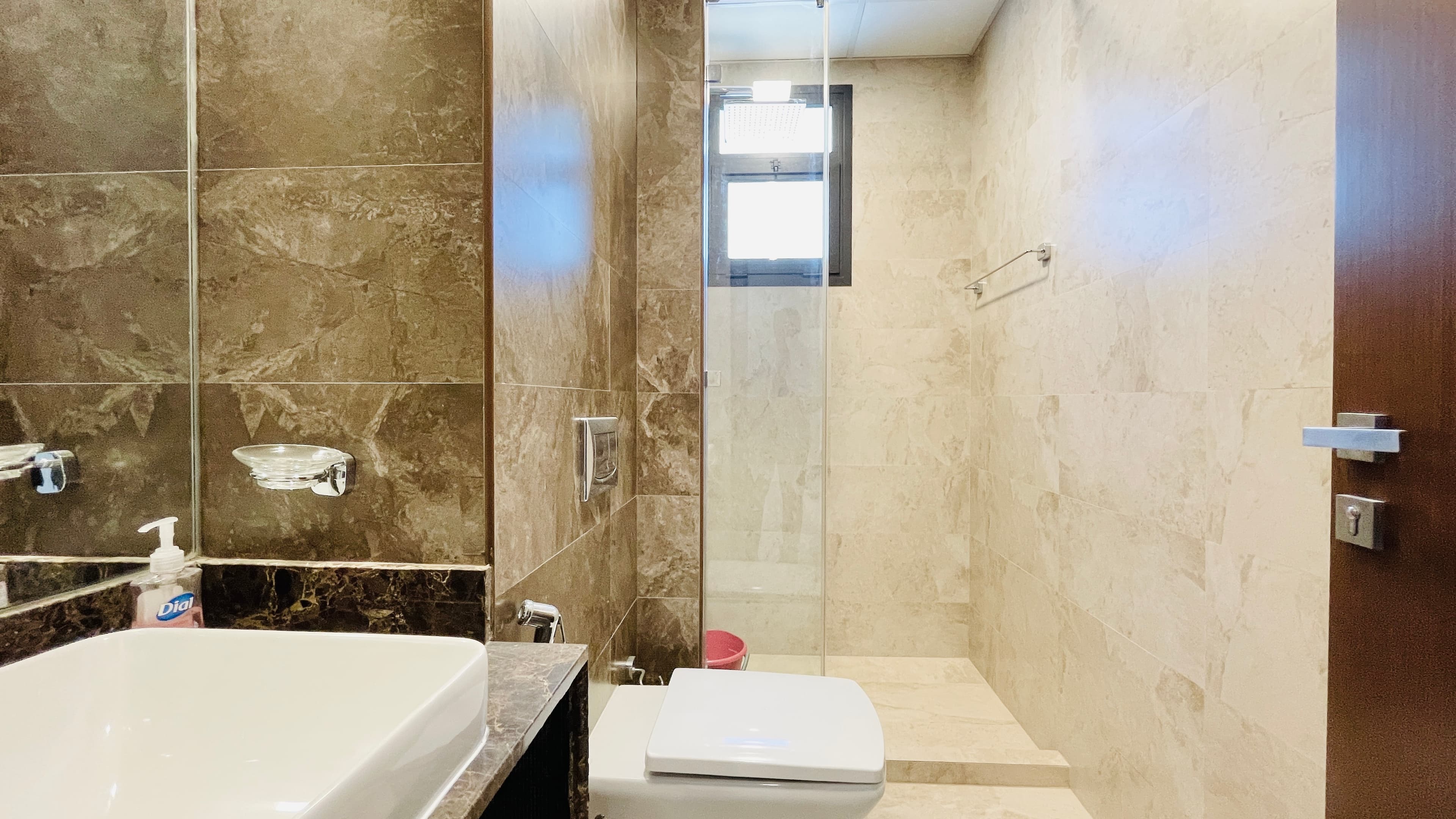 SPACIOUS | ROOMS | MODERN FITTINGS | BALCONY