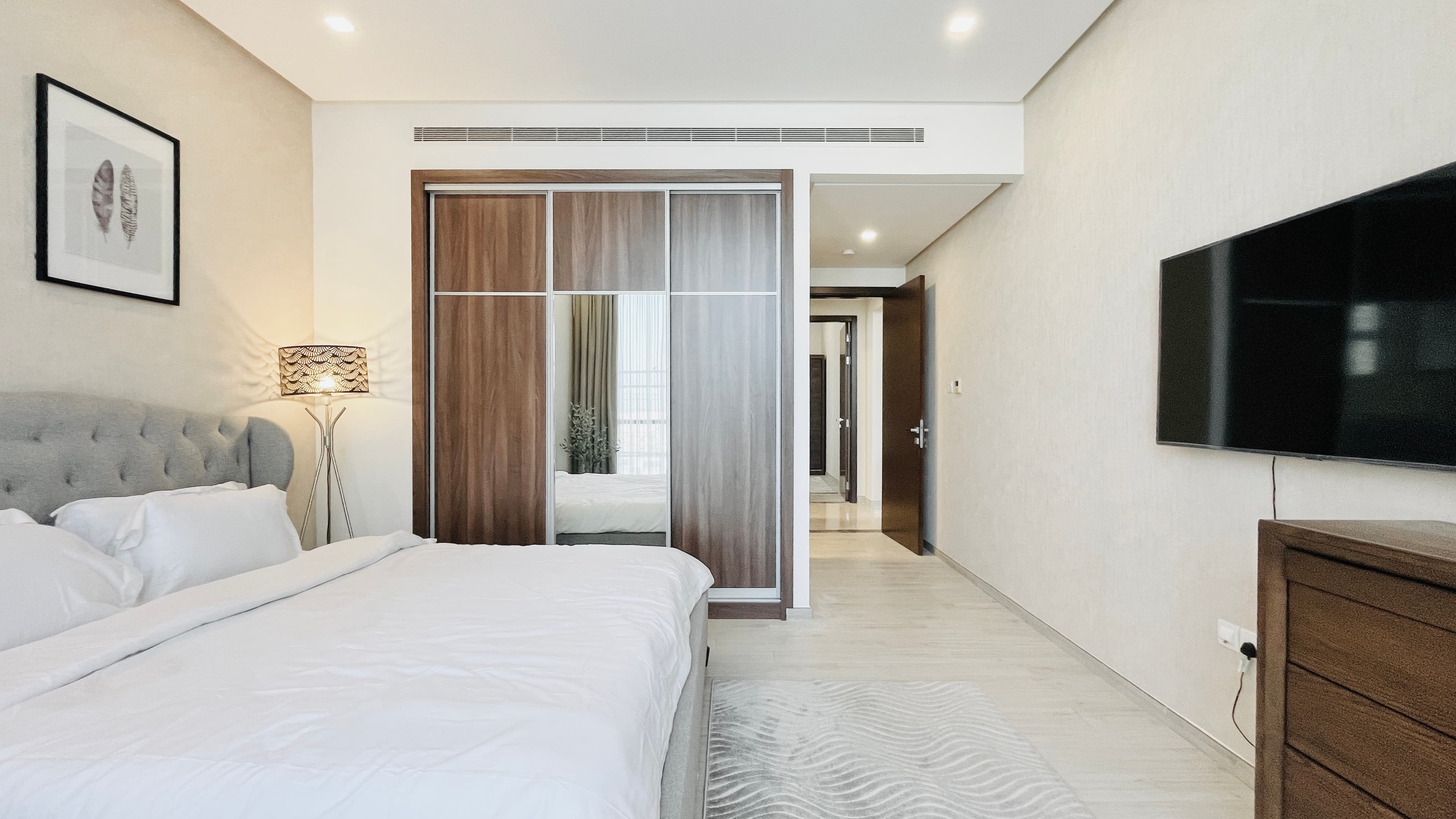 SPACIOUS | ROOMS | MODERN FITTINGS | BALCONY