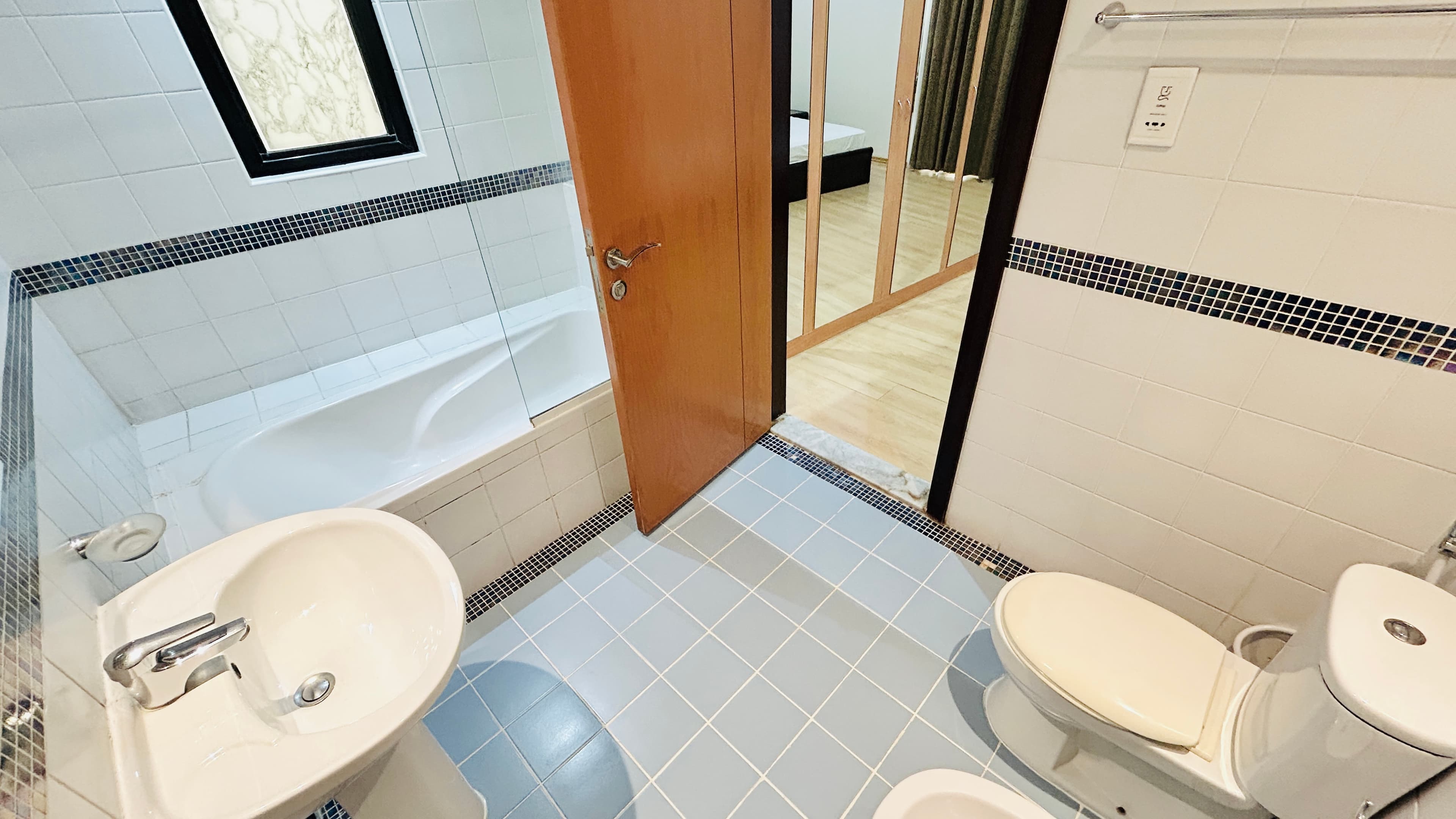 MODERN | HOUSEKEEPING | AMENITIES | CITY VIEW