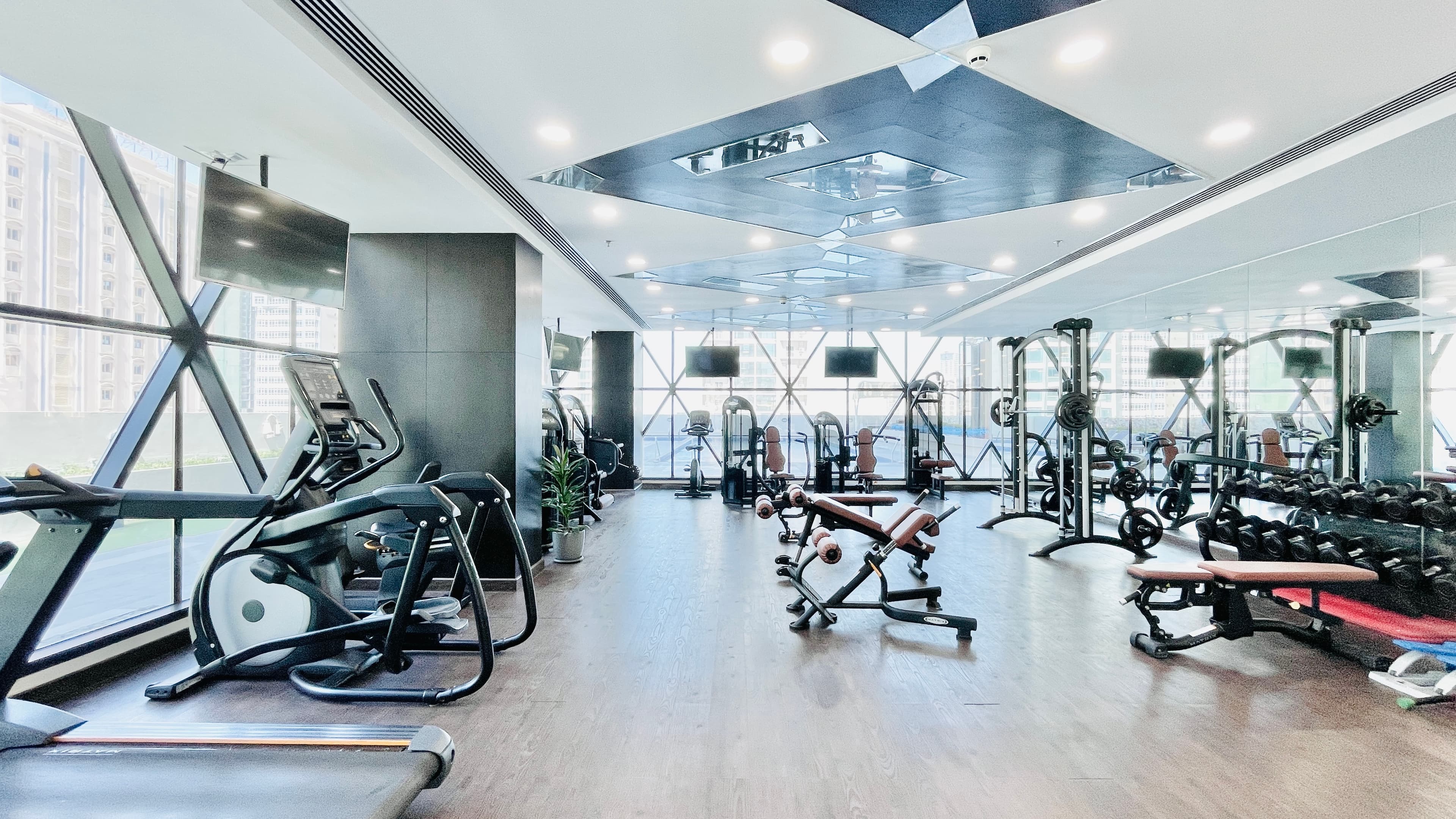 MODERN | CITY VIEW | BRIGHT LIGHT | AMENITIES