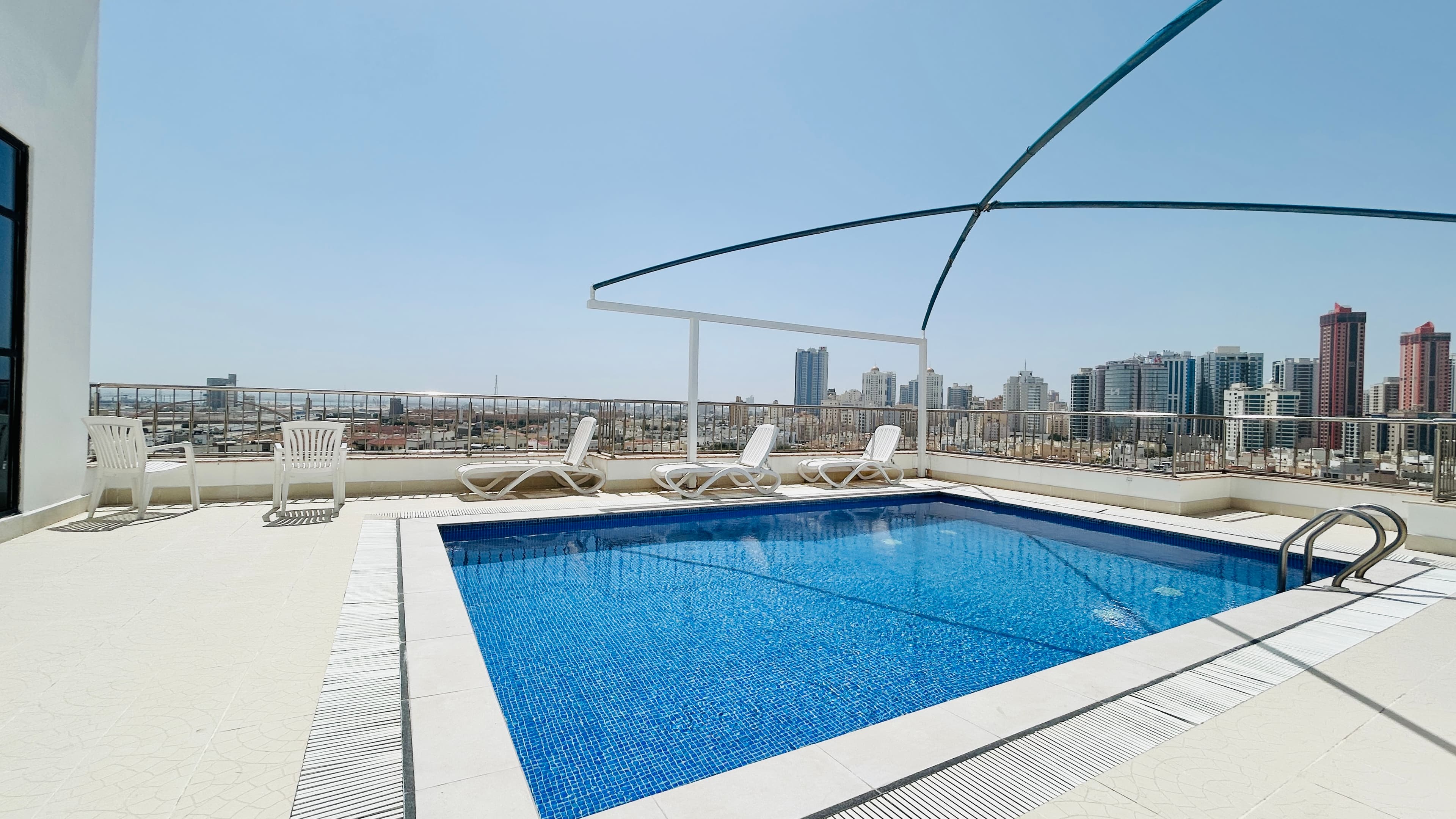 MODERN | HOUSEKEEPING | AMENITIES | CITY VIEW