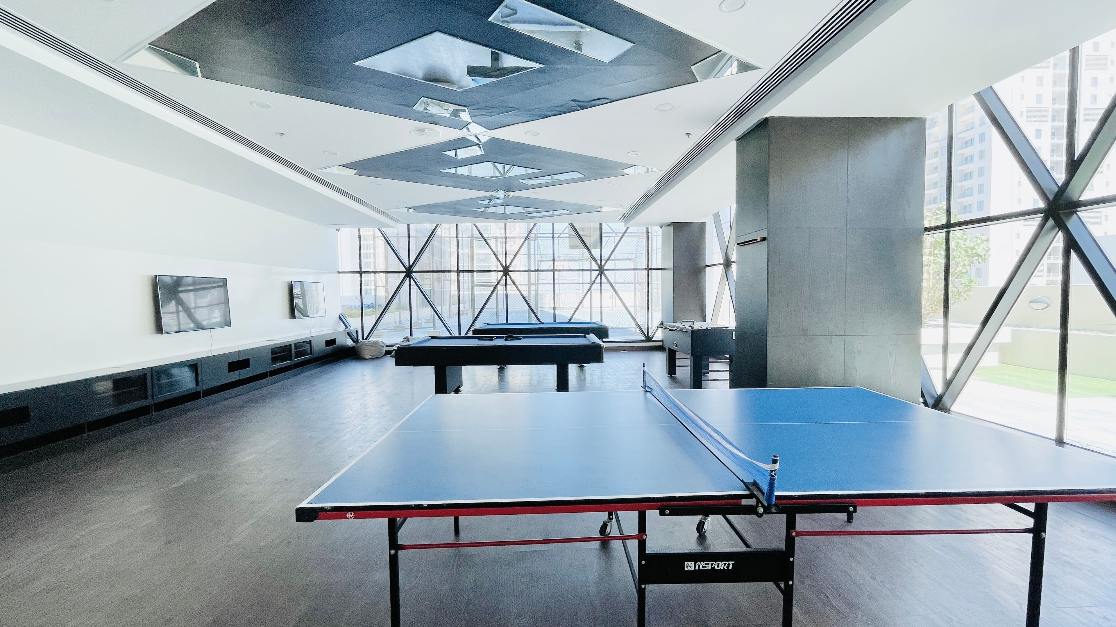MODERN | CITY VIEW | BRIGHT LIGHT | AMENITIES
