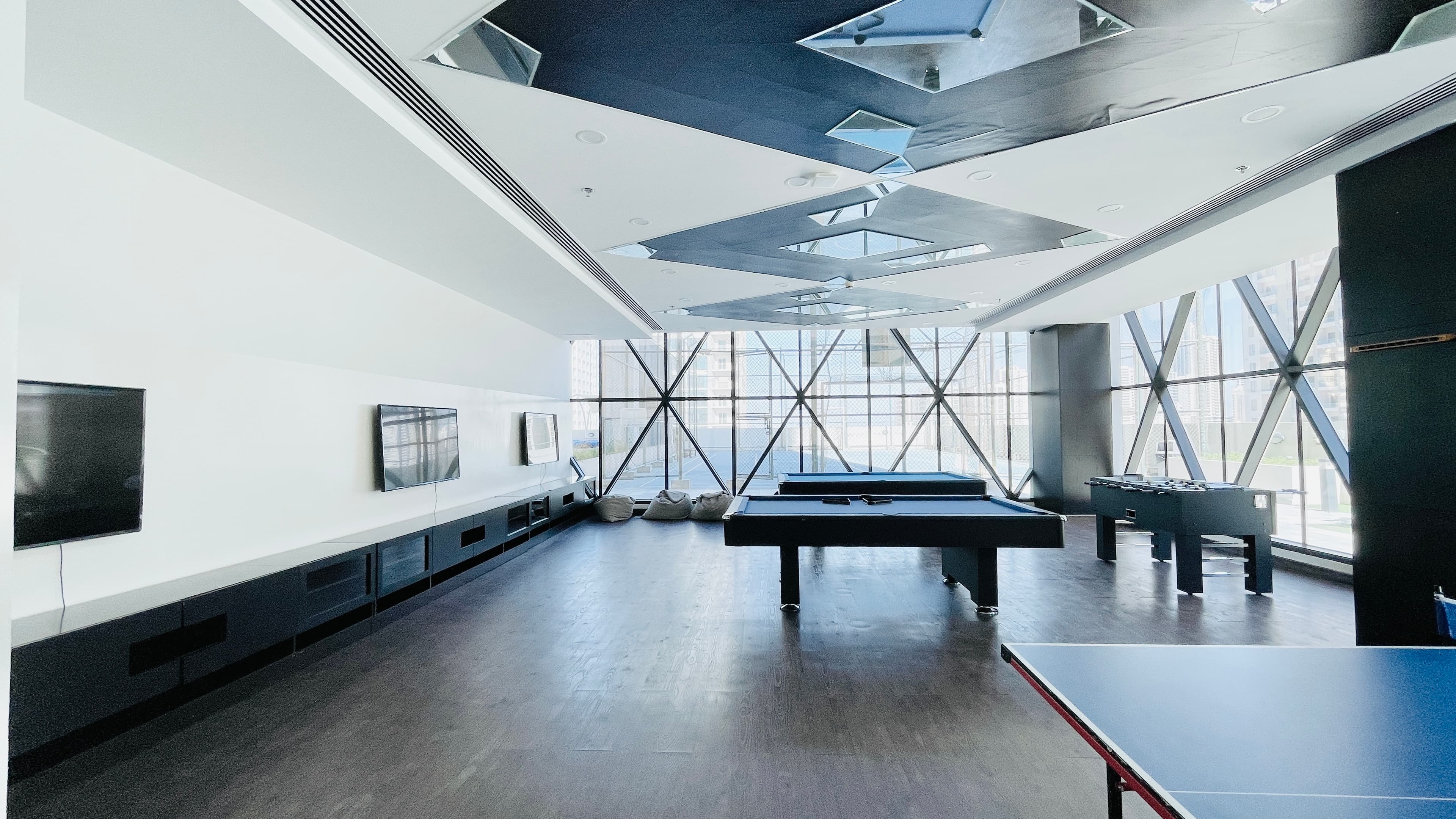 MODERN | CITY VIEW | BRIGHT LIGHT | AMENITIES