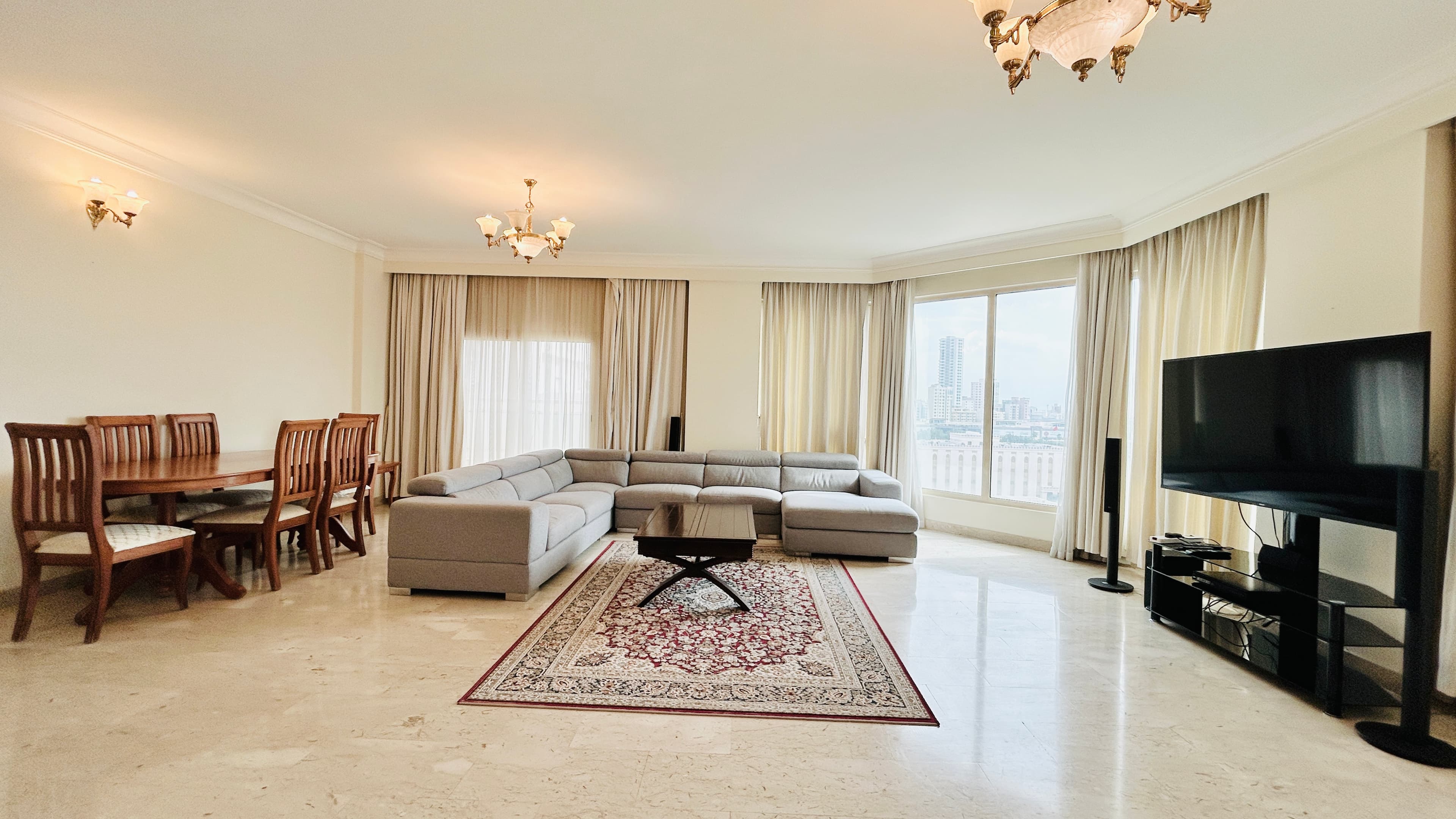 PETS ALLOWED | BRIGHT & SPACIOUS HOME | BALCONY | MODERN RESIDENCE
