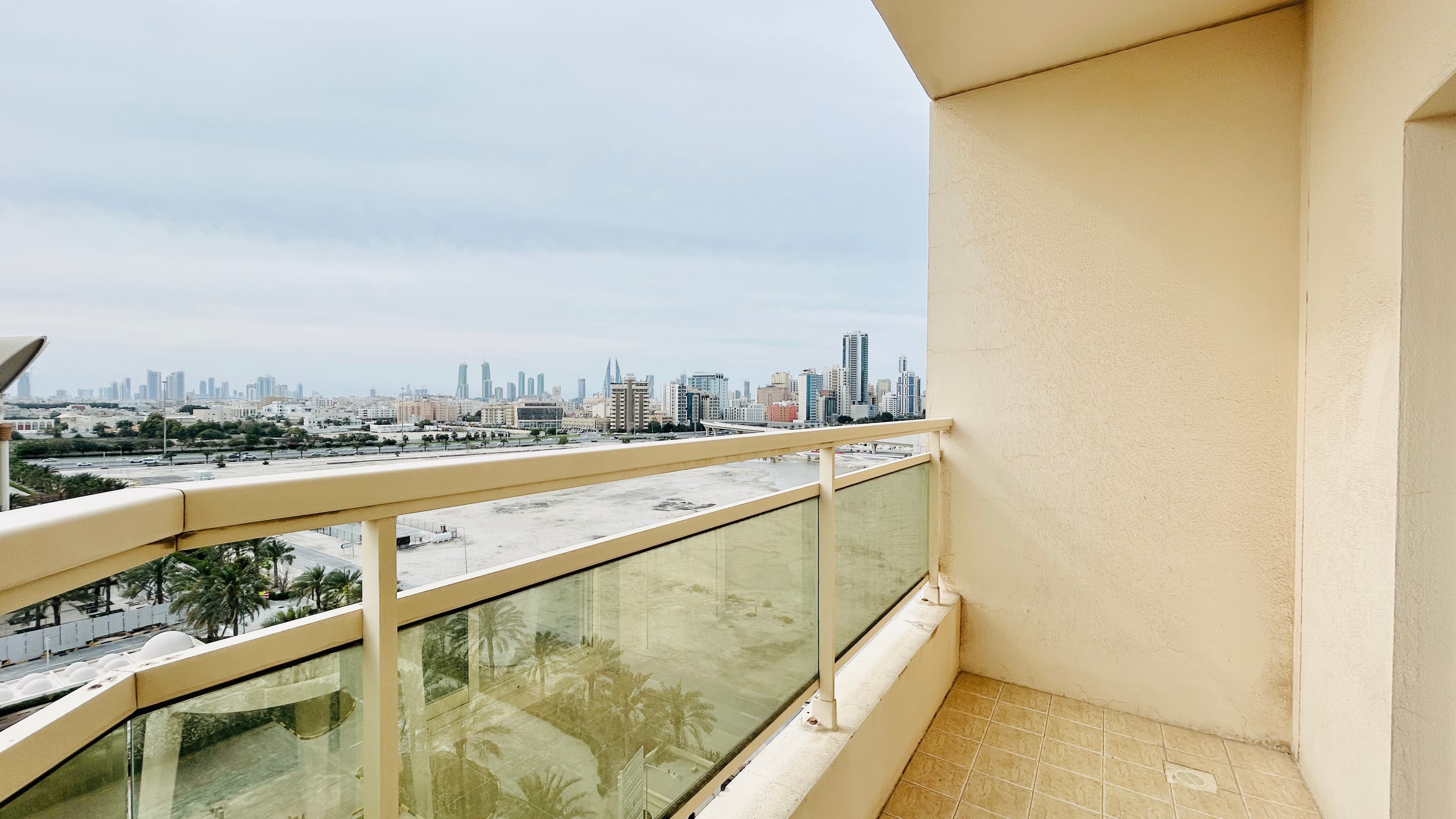 PETS ALLOWED | BRIGHT & SPACIOUS HOME | BALCONY | MODERN RESIDENCE